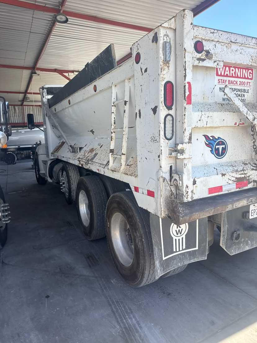 2015 Kenworth T660 Dump Truck — photo 4