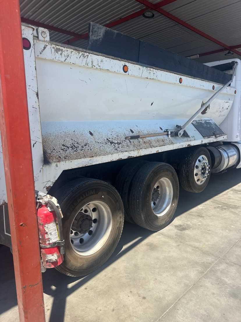2015 Kenworth T660 Dump Truck — photo 5