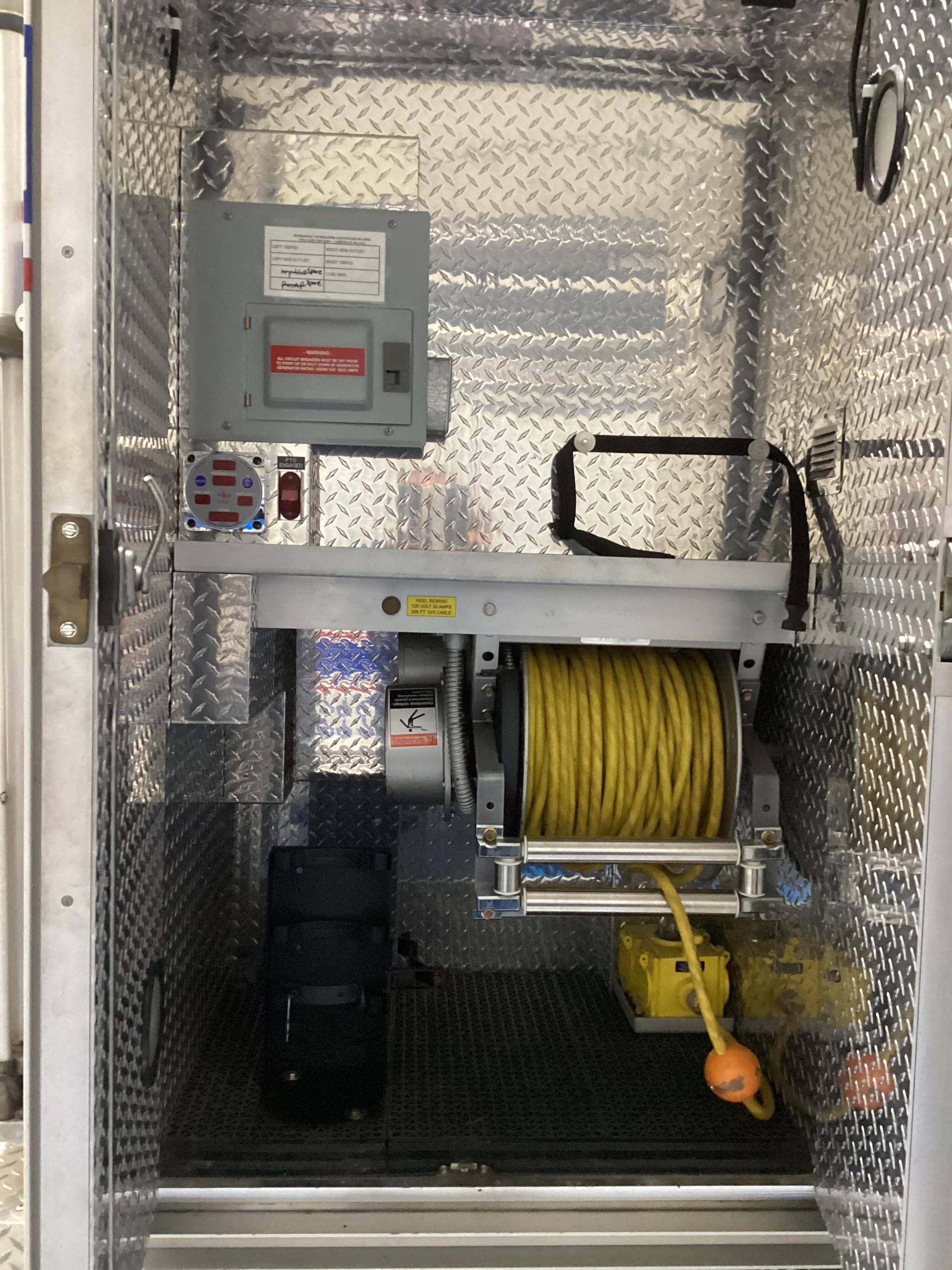 2010 Freightliner/EVI 4×4 Pumper - image 3