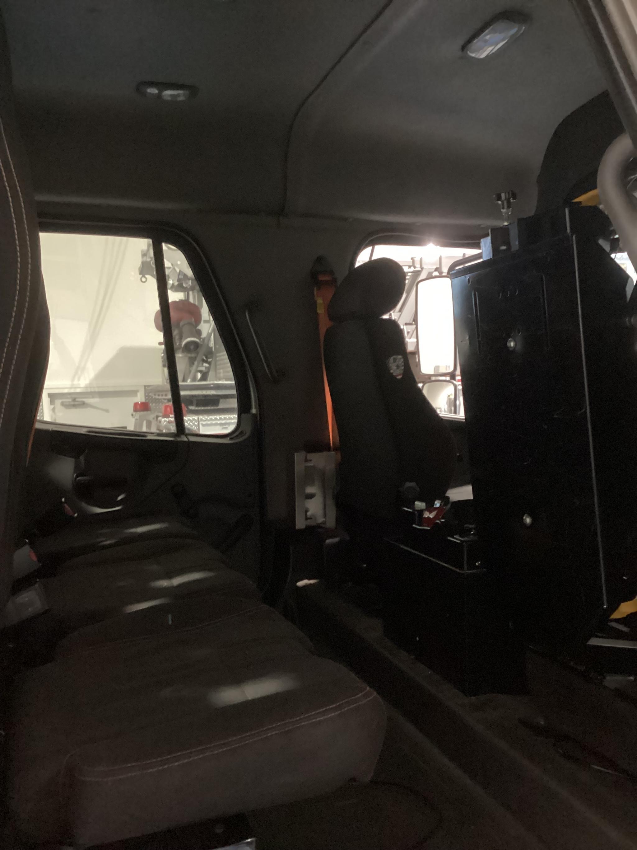 2010 Freightliner/EVI 4×4 Pumper - image 5