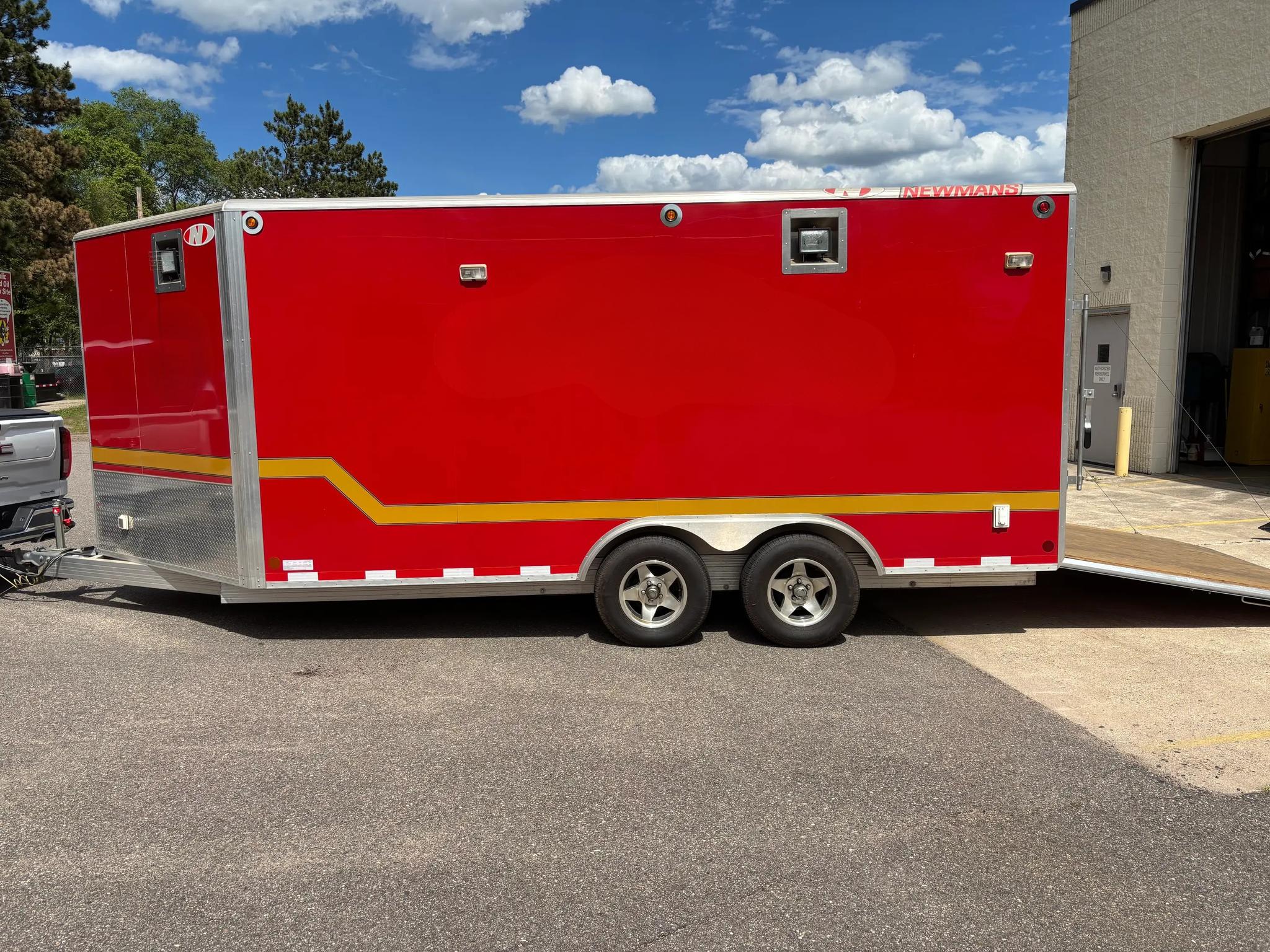 Enclosed command trailer - image 1