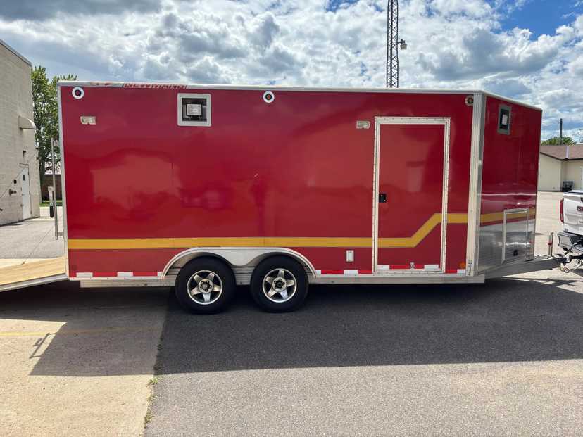Enclosed command trailer — photo 2