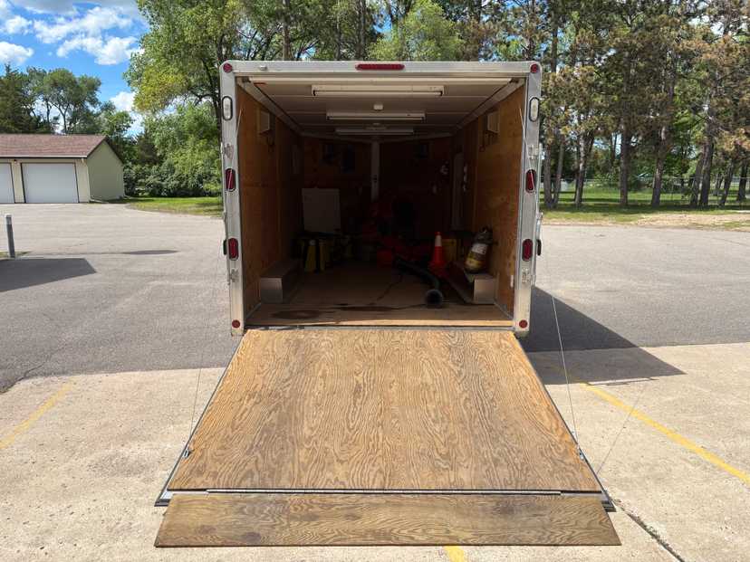 Enclosed command trailer — photo 4