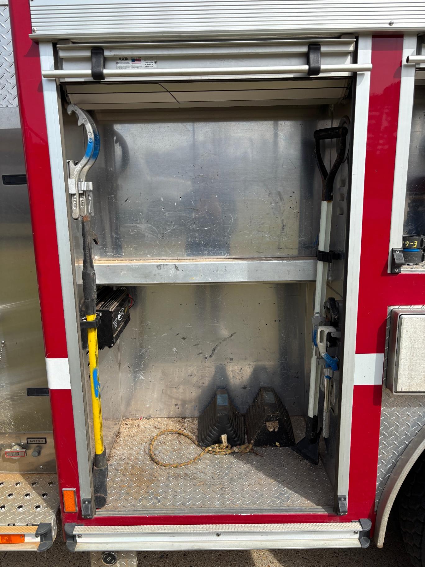 2004 E-One Freightliner Pumper - image 13