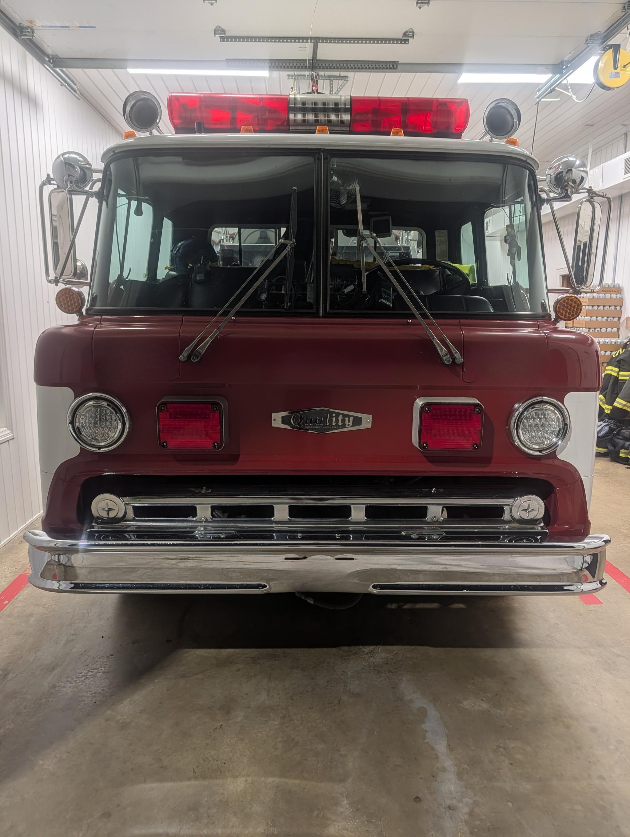 1990 Quality Ford Pumper Tanker - image 2