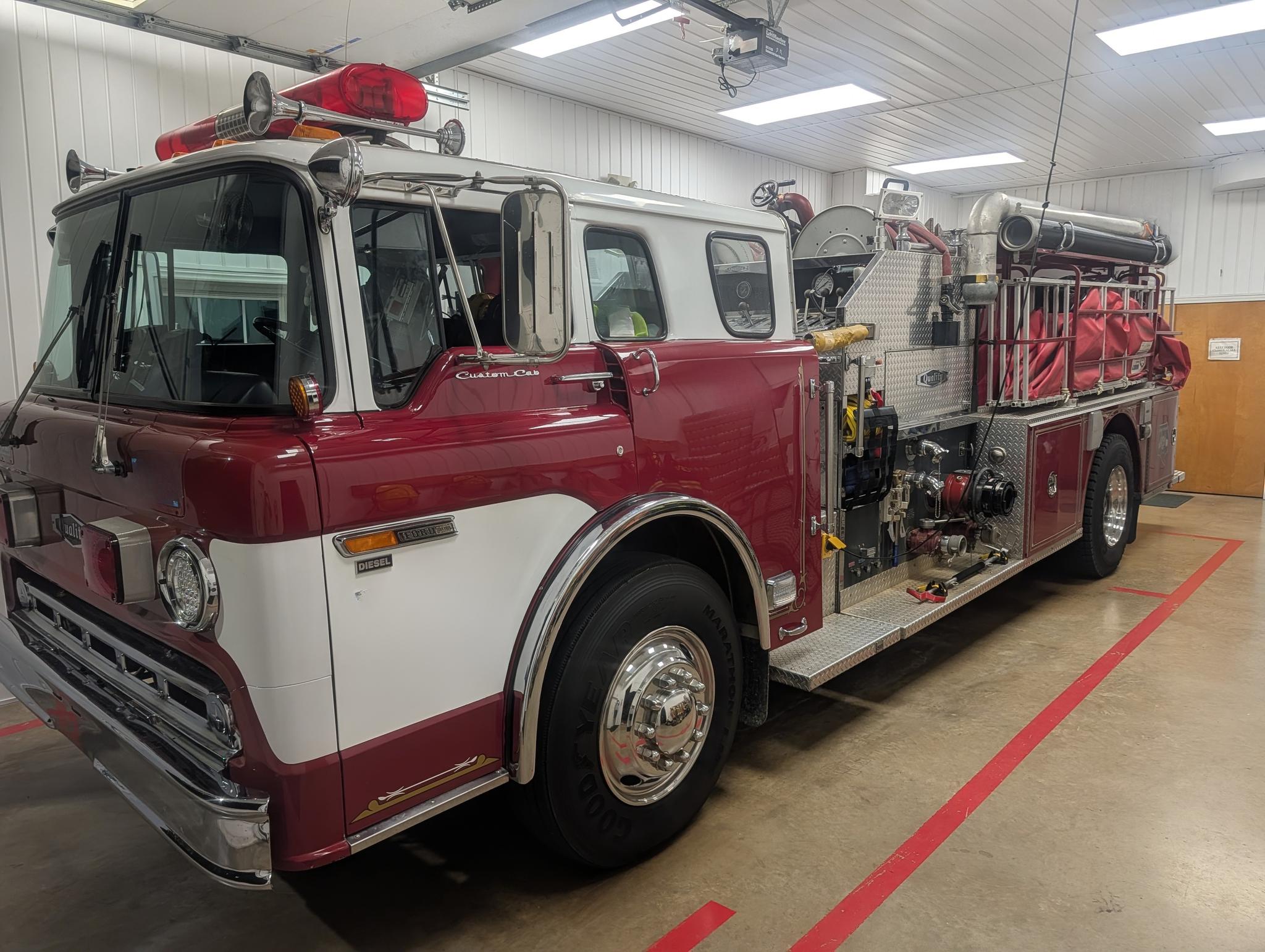 1990 Quality Ford Pumper Tanker - image 1