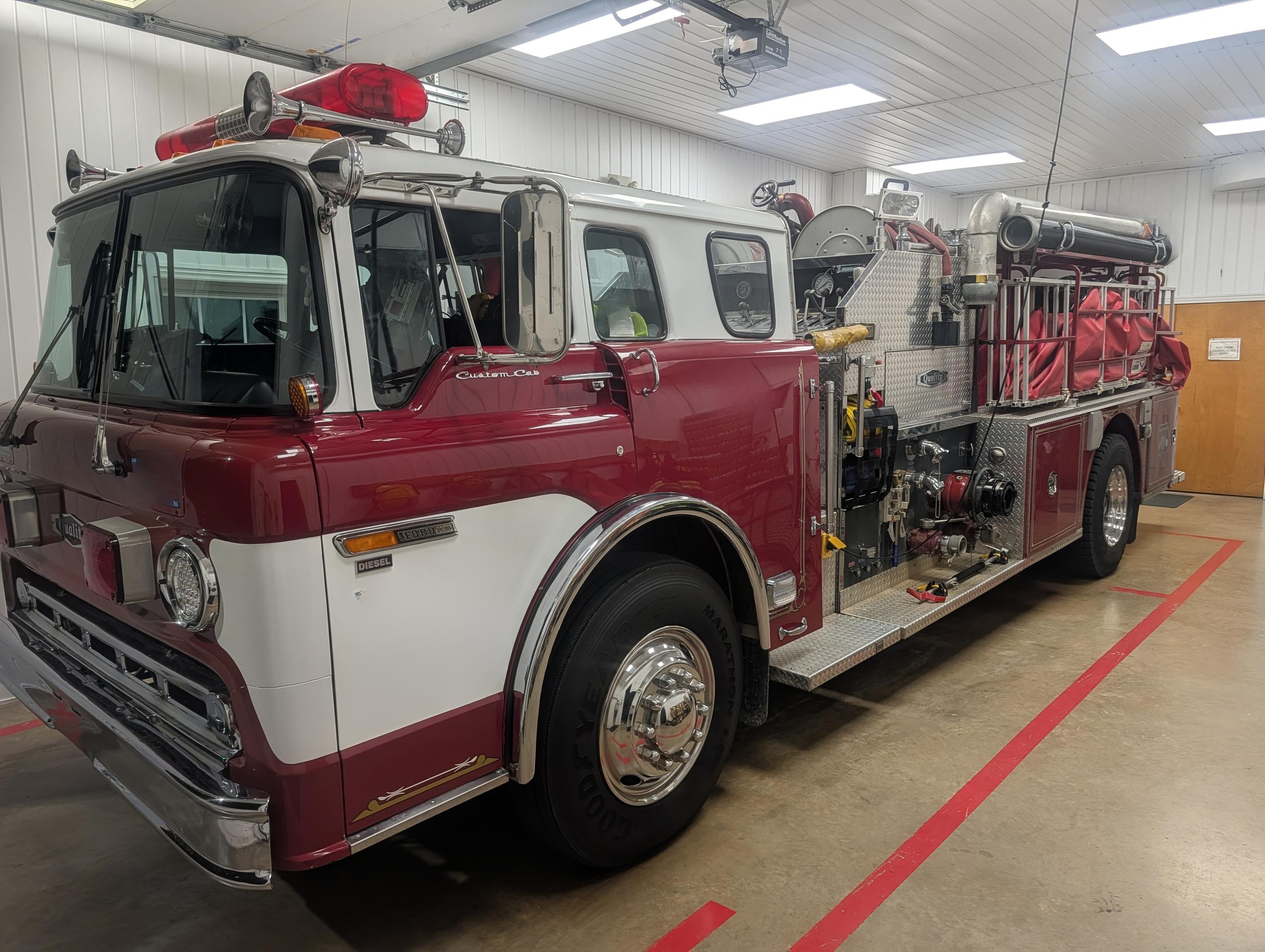 1990 Quality Ford Pumper Tanker - image 1