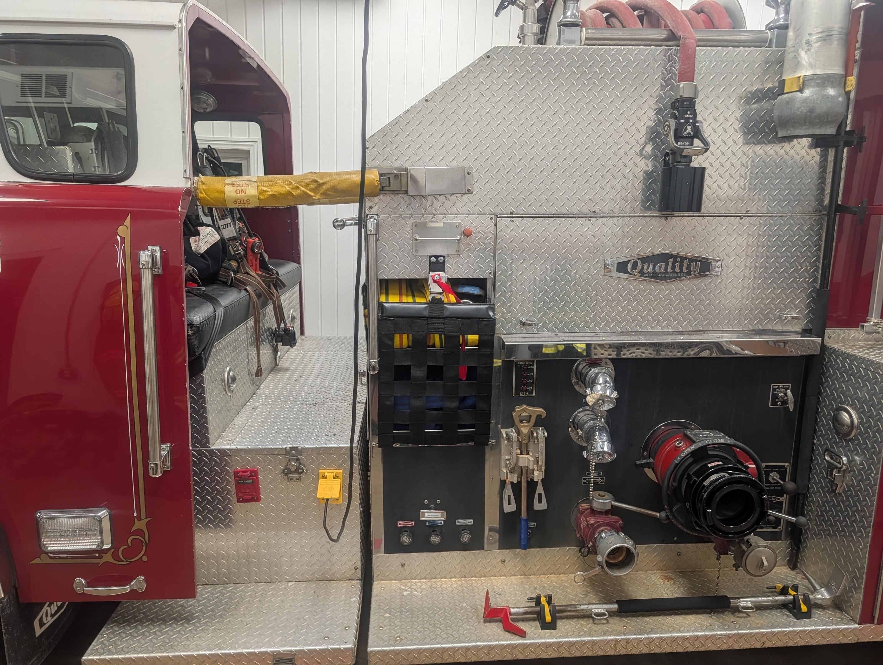 1990 Quality Ford Pumper Tanker - image 11