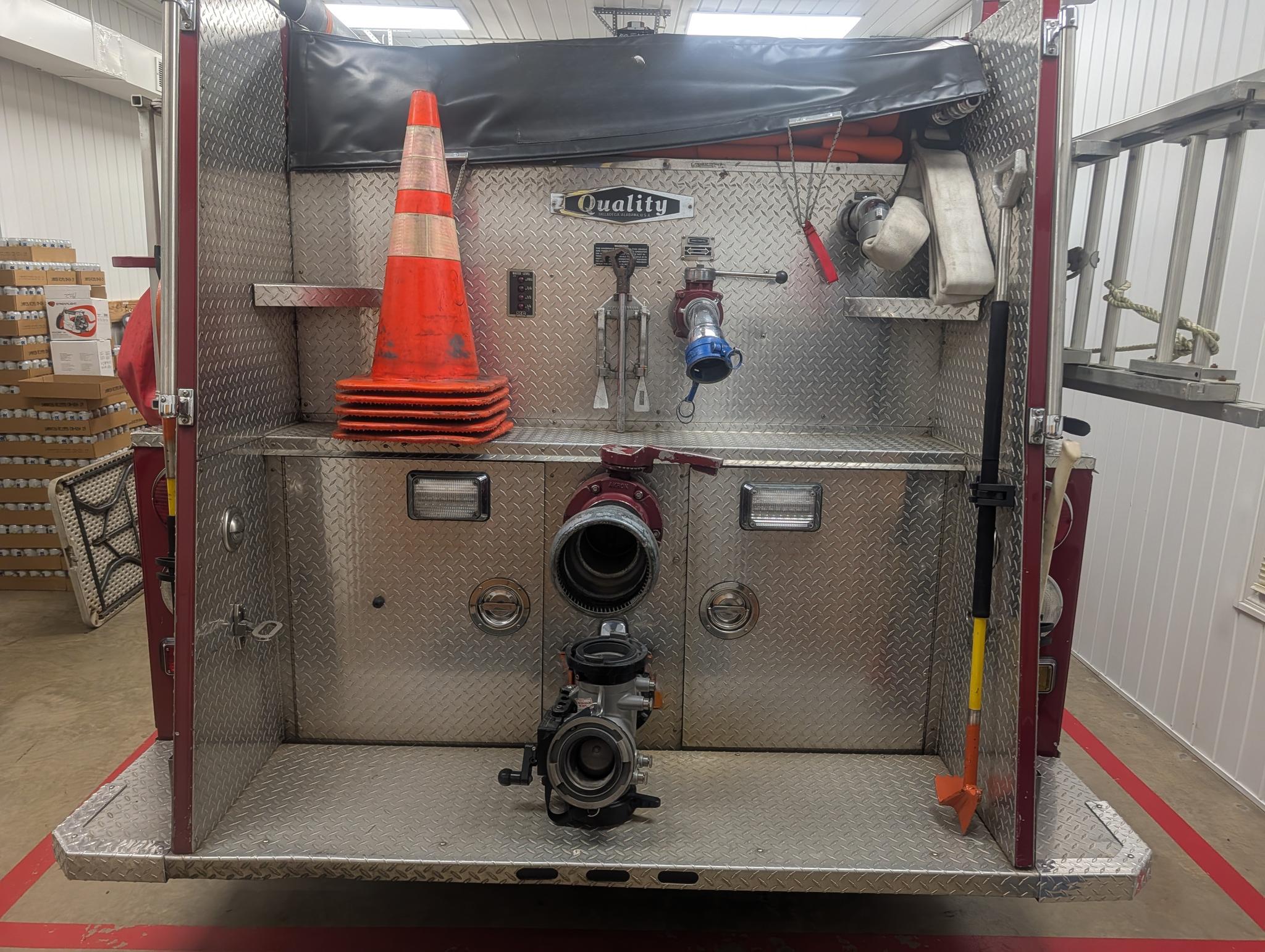 1990 Quality Ford Pumper Tanker - image 4