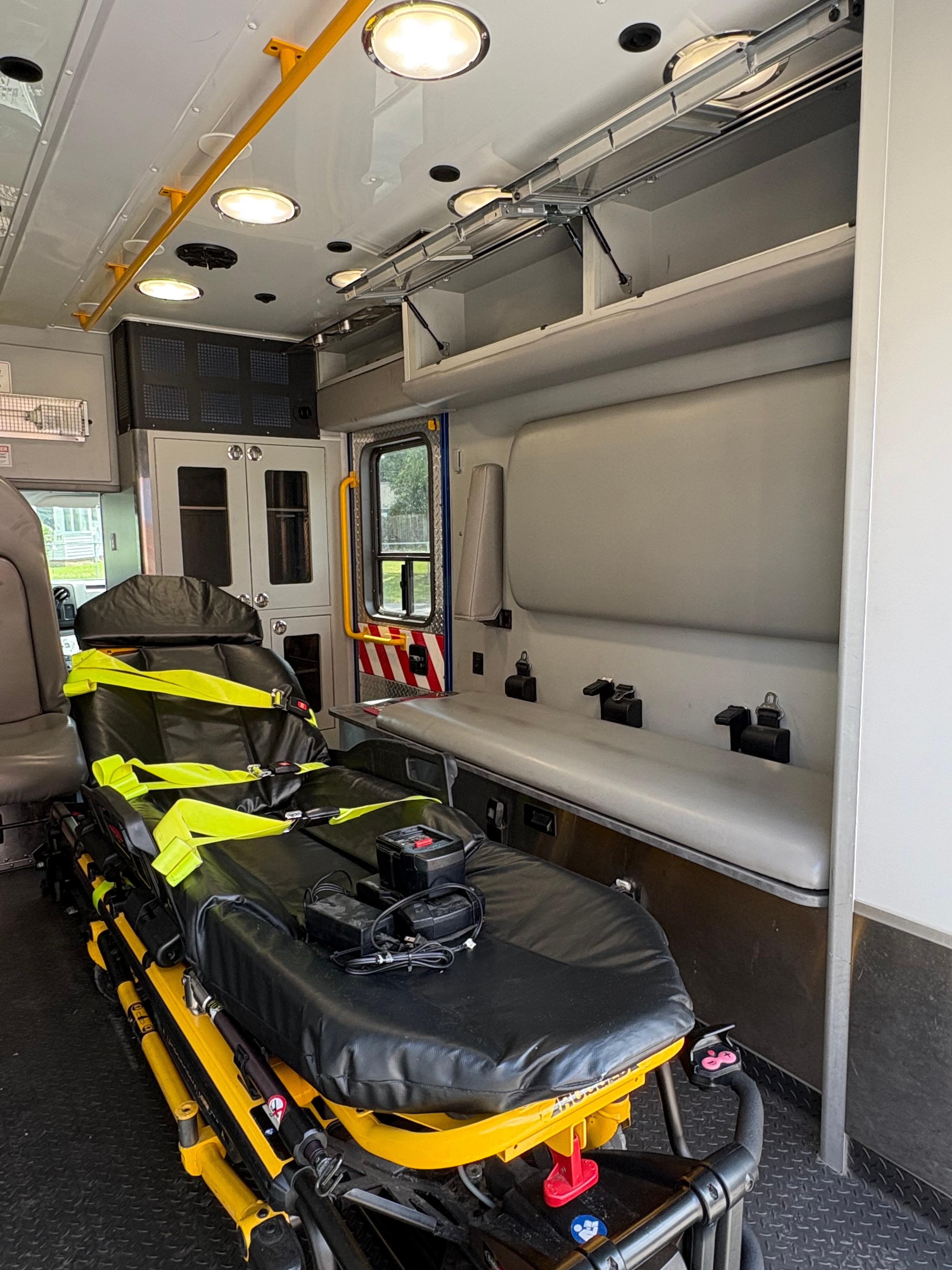 2019 Ford Econoline CUTAWAY Type III Ambulance - image 5