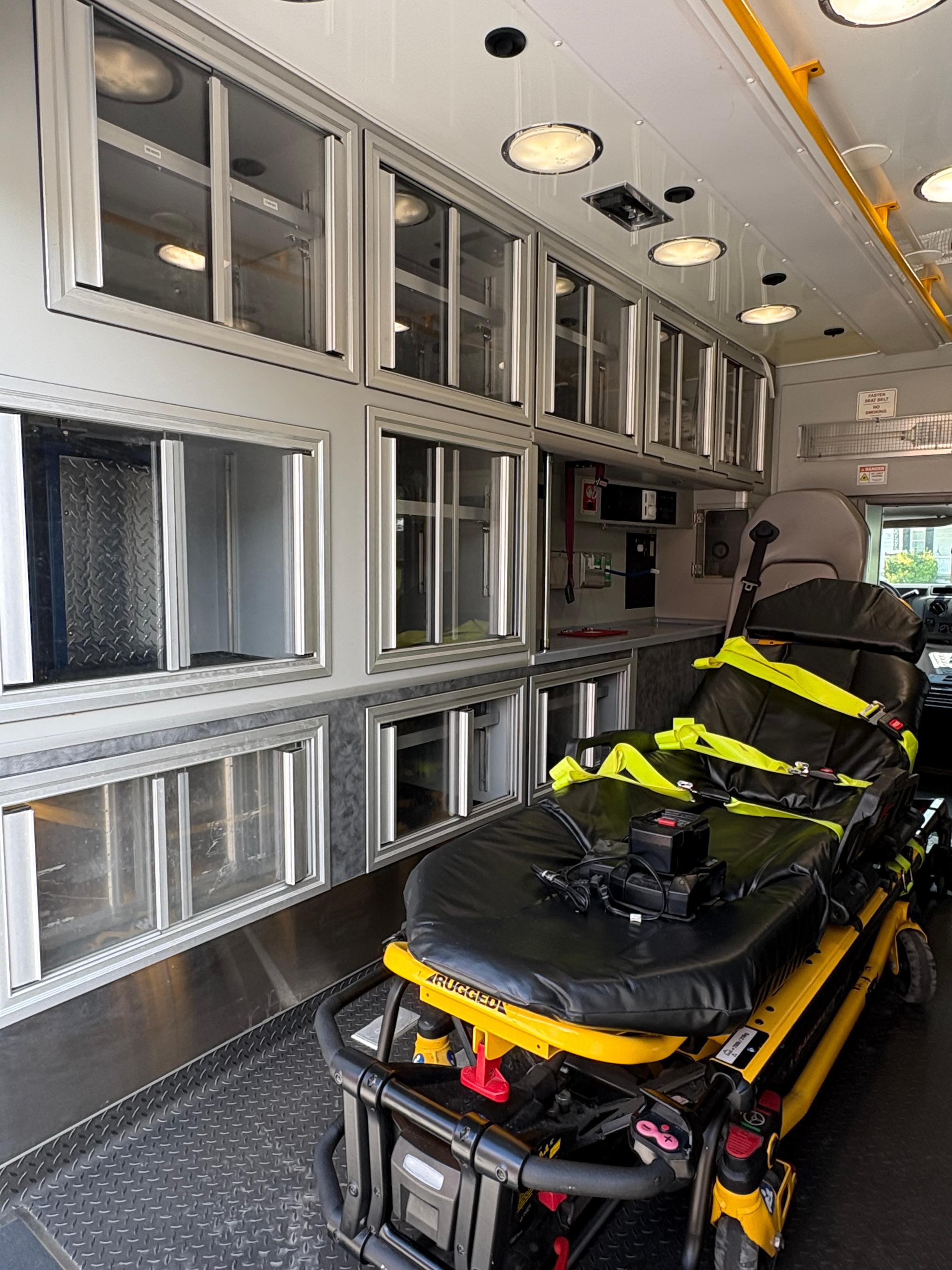 2019 Ford Econoline CUTAWAY Type III Ambulance - image 4