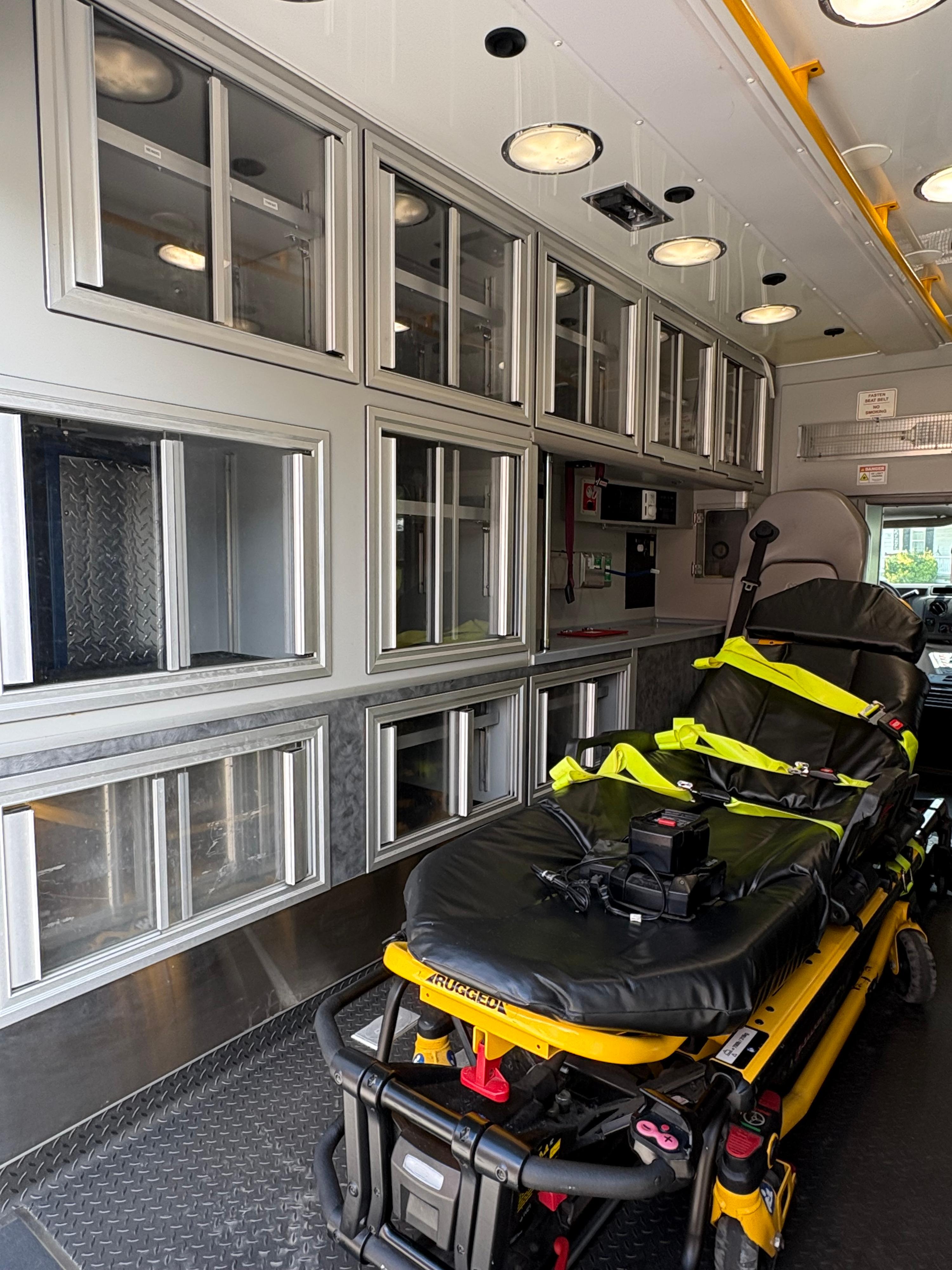 2019 Ford Econoline CUTAWAY Type III Ambulance - image 4
