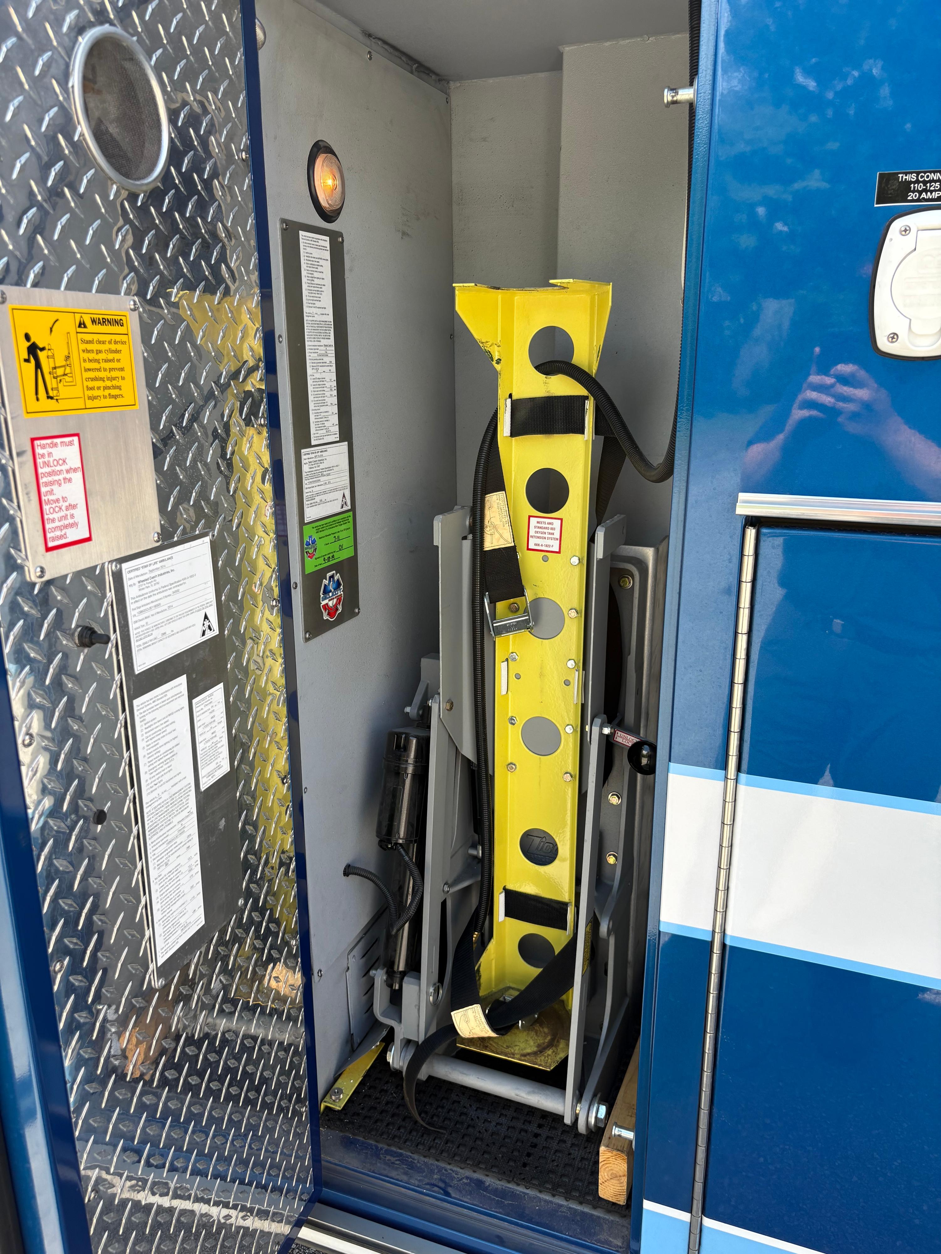 2019 Ford Econoline CUTAWAY Type III Ambulance - image 13