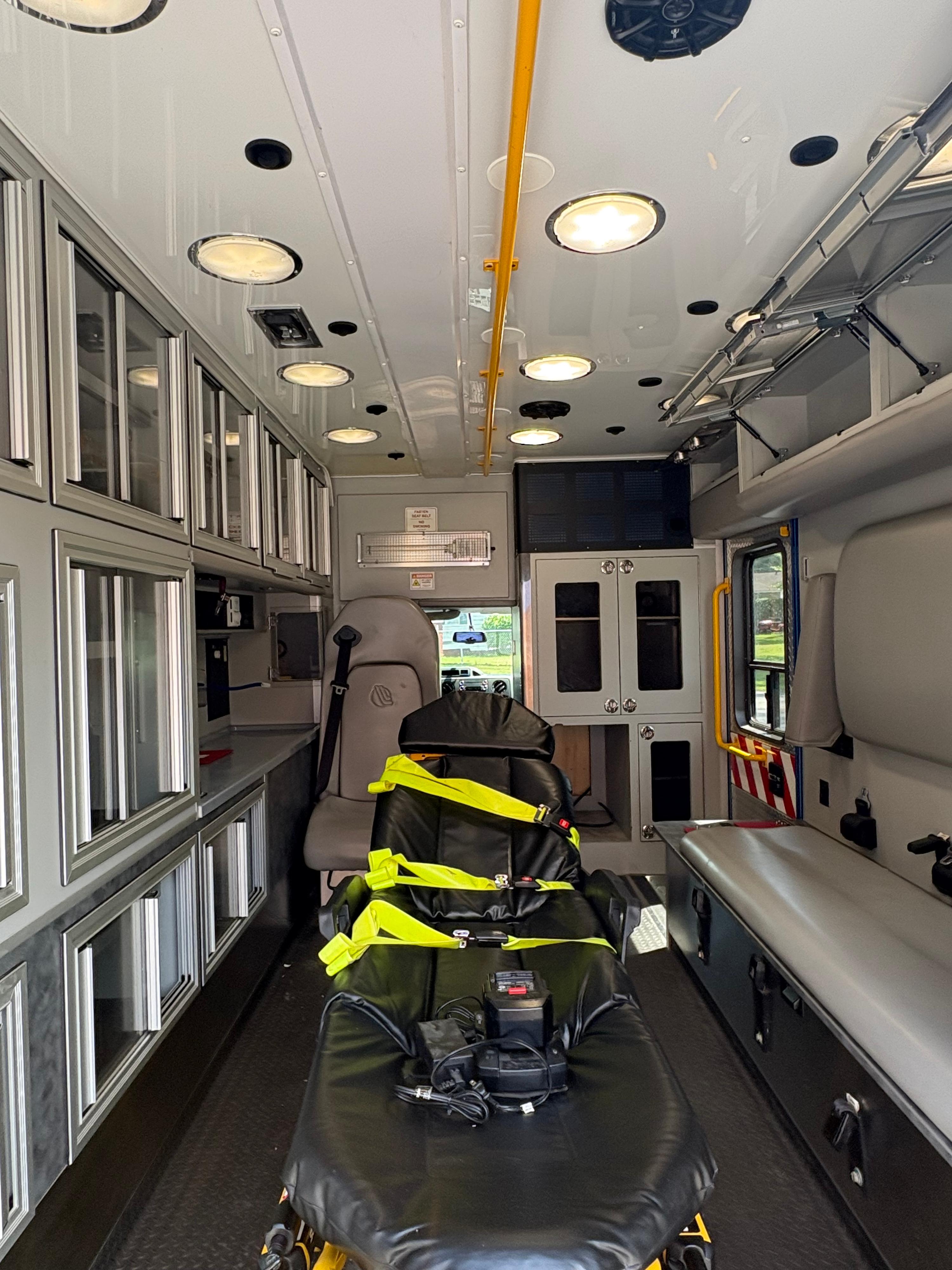 2019 Ford Econoline CUTAWAY Type III Ambulance - image 6