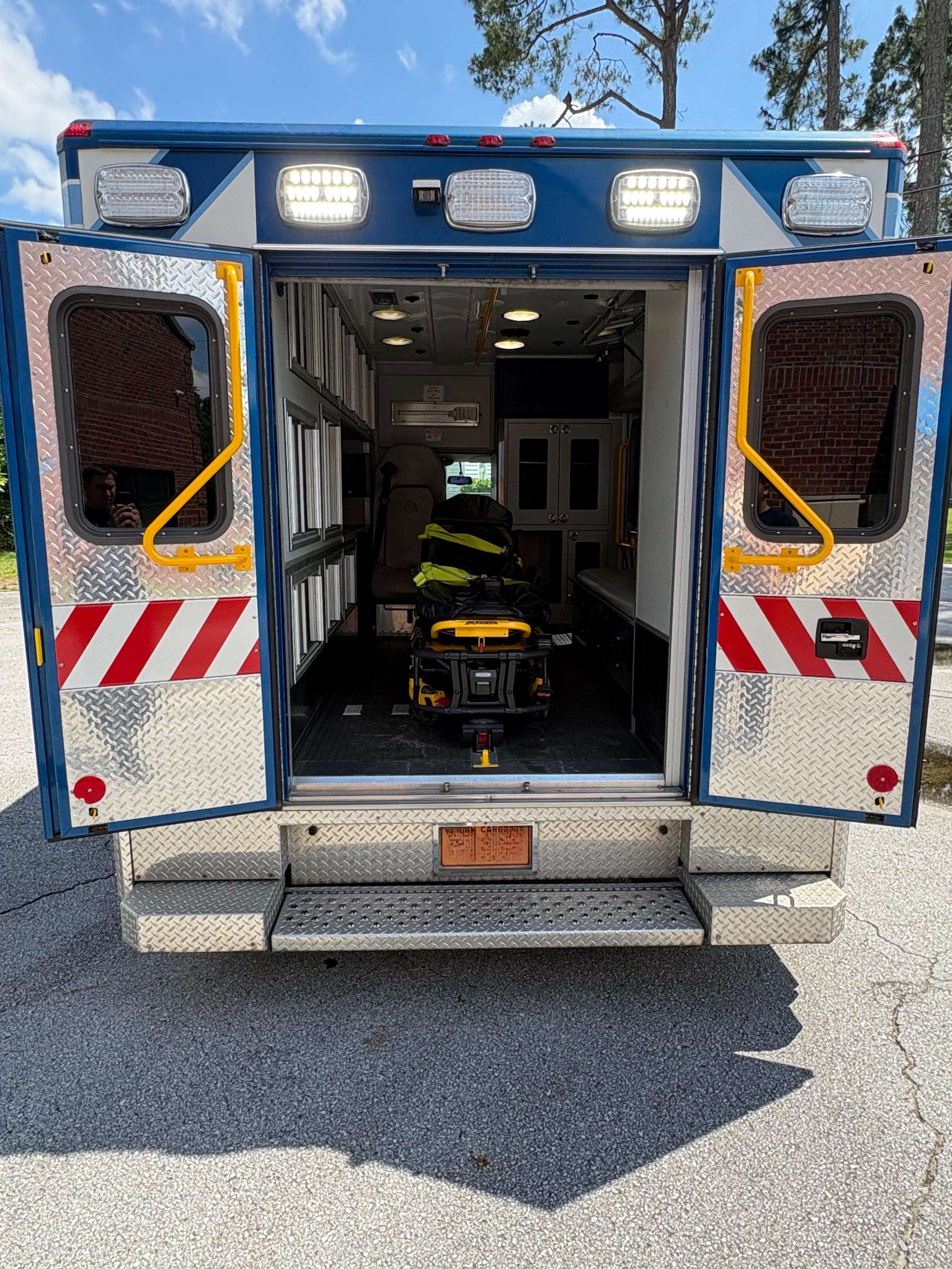 2019 Ford Econoline CUTAWAY Type III Ambulance - image 9