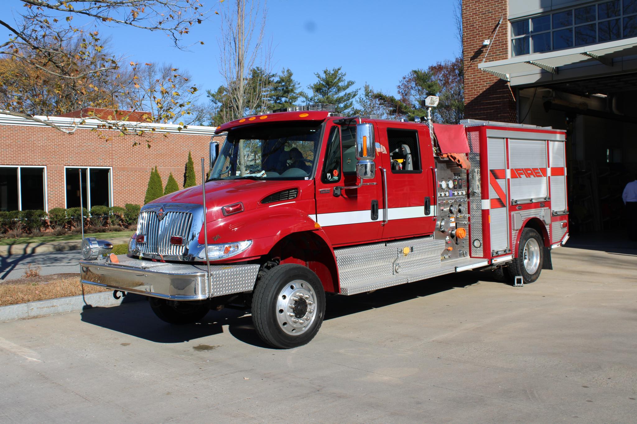 2007 International/E-One 4x4 Engine - image 2