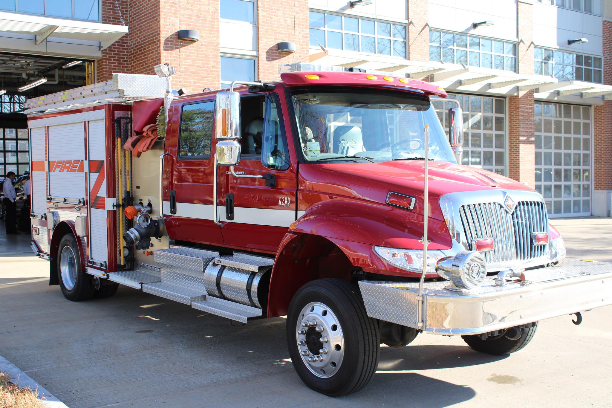 2007 International/E-One 4x4 Engine - image 1