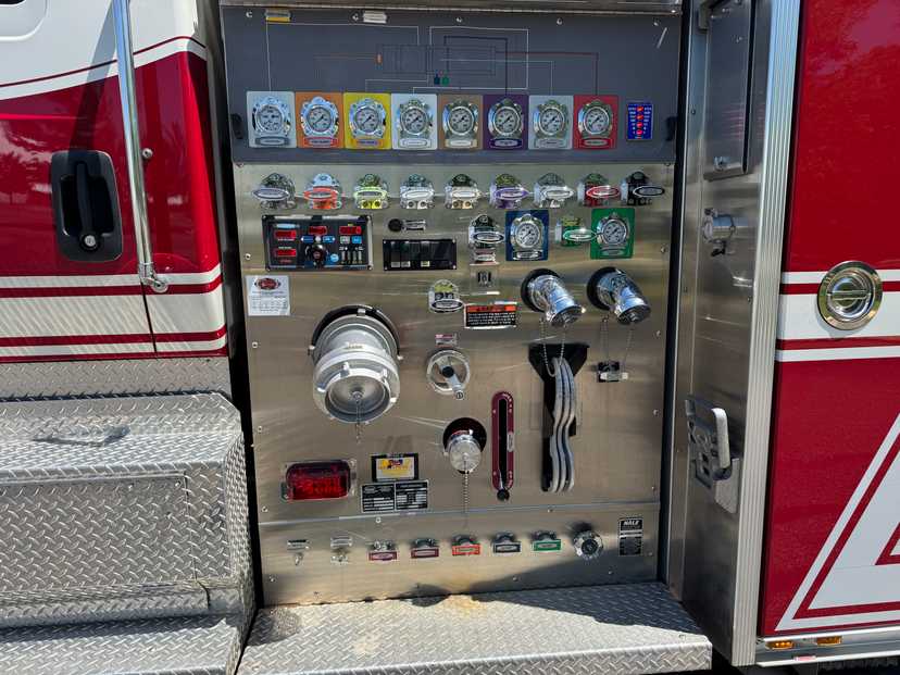 2008 Rosenbauer International 4x4 Pumper — photo 6