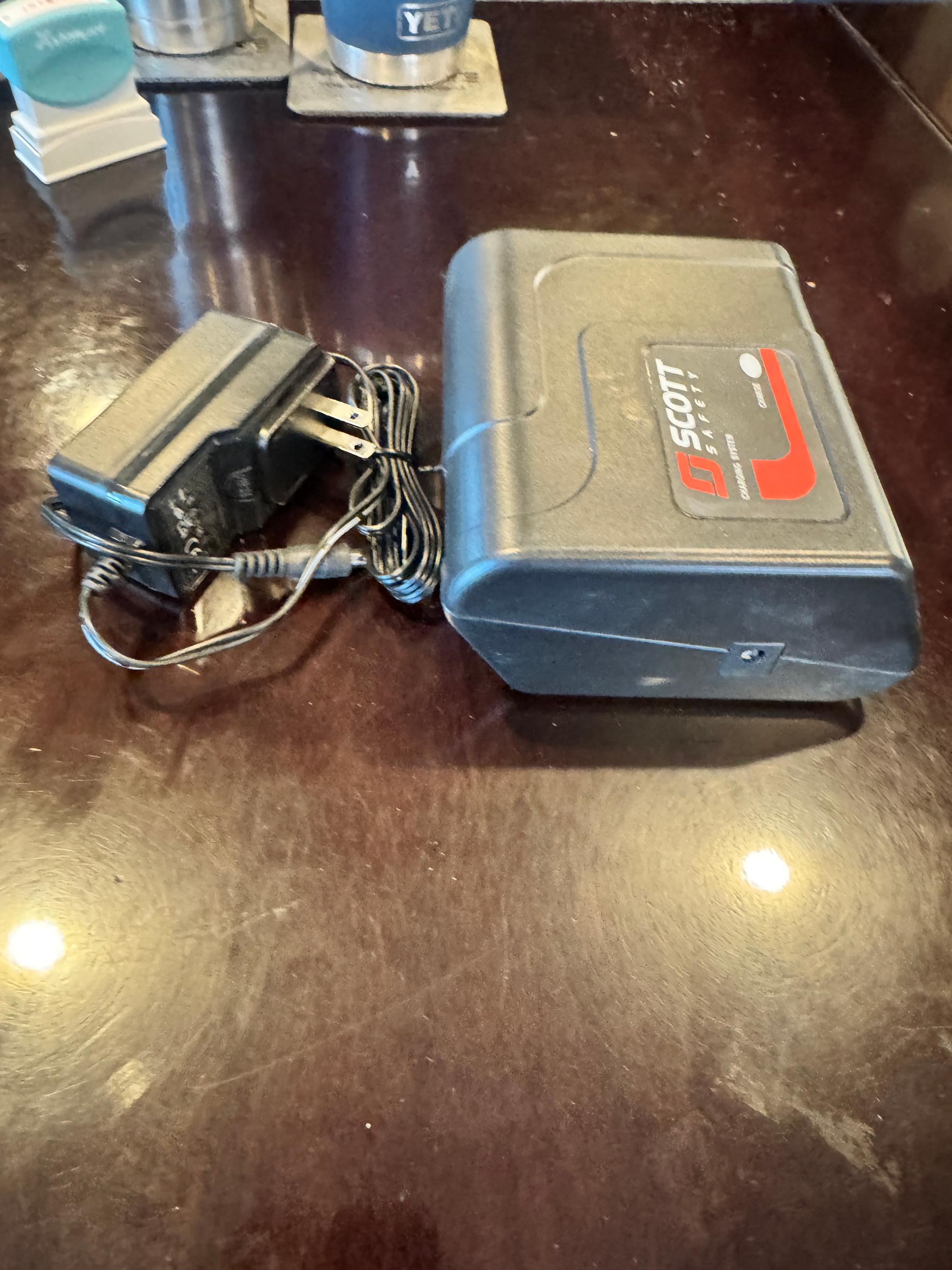 Scott Safety/ISG X380 Truck Charger - image 5