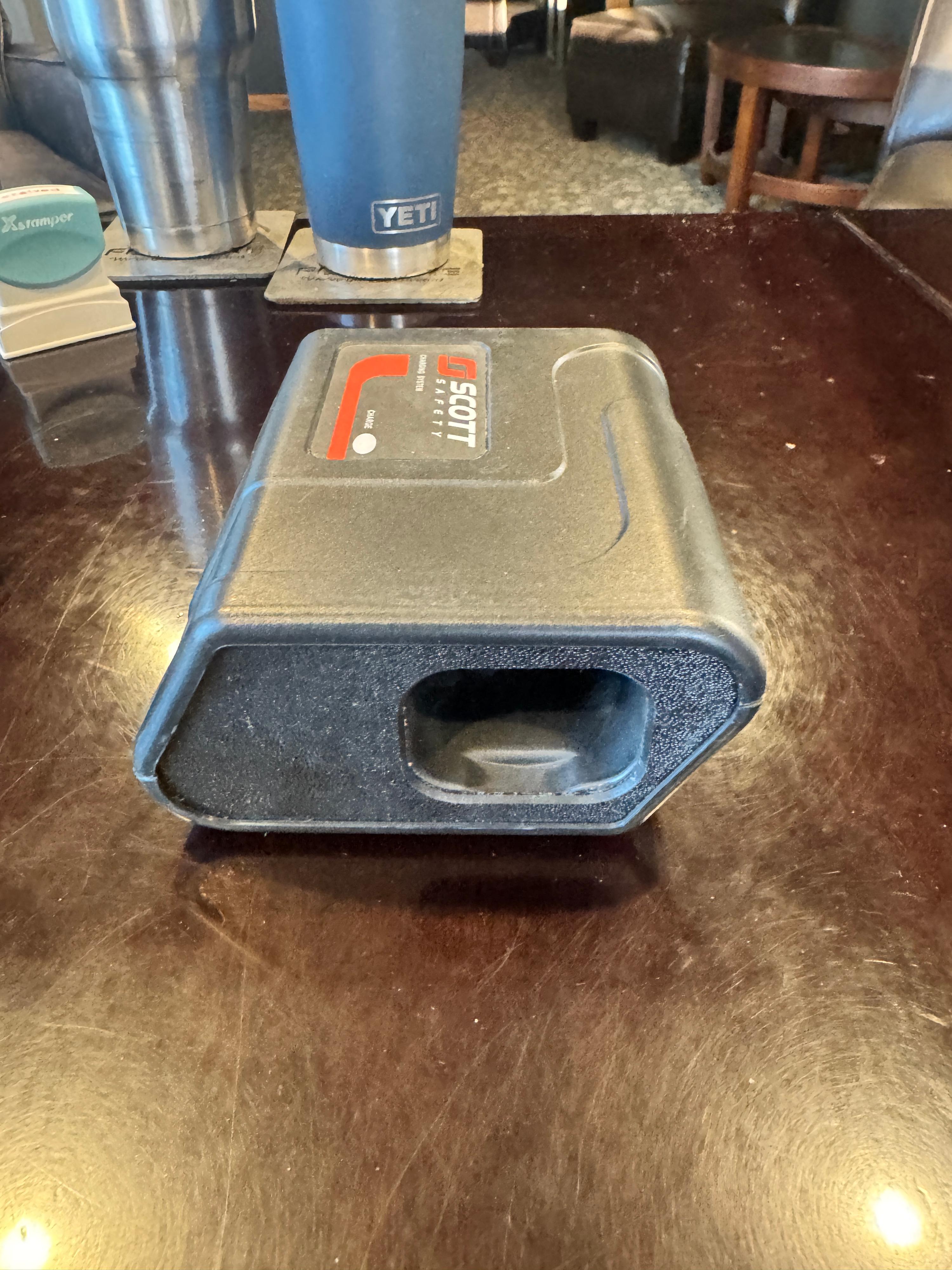 Scott Safety/ISG X380 Truck Charger - image 2