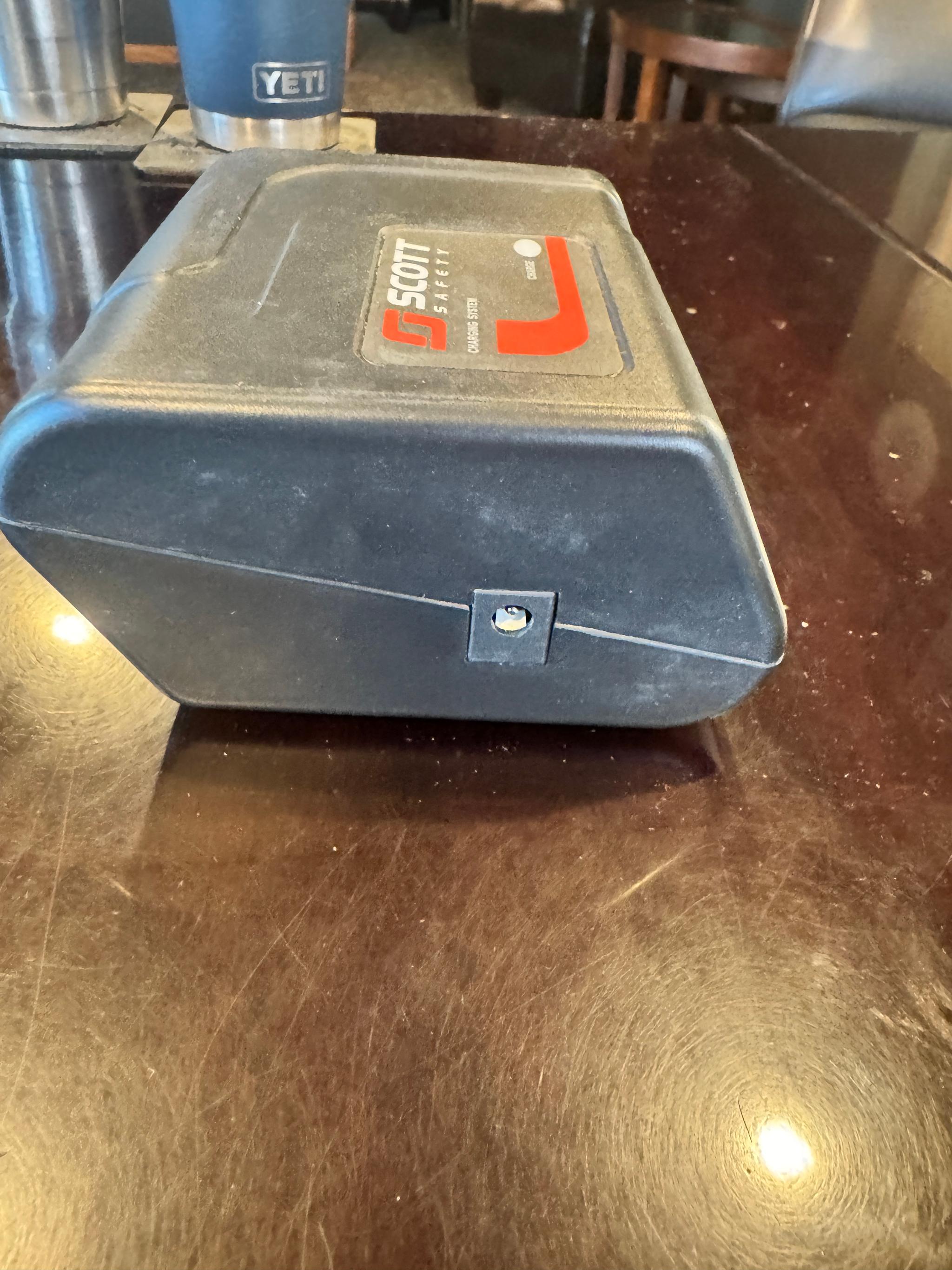 Scott Safety/ISG X380 Truck Charger - image 4