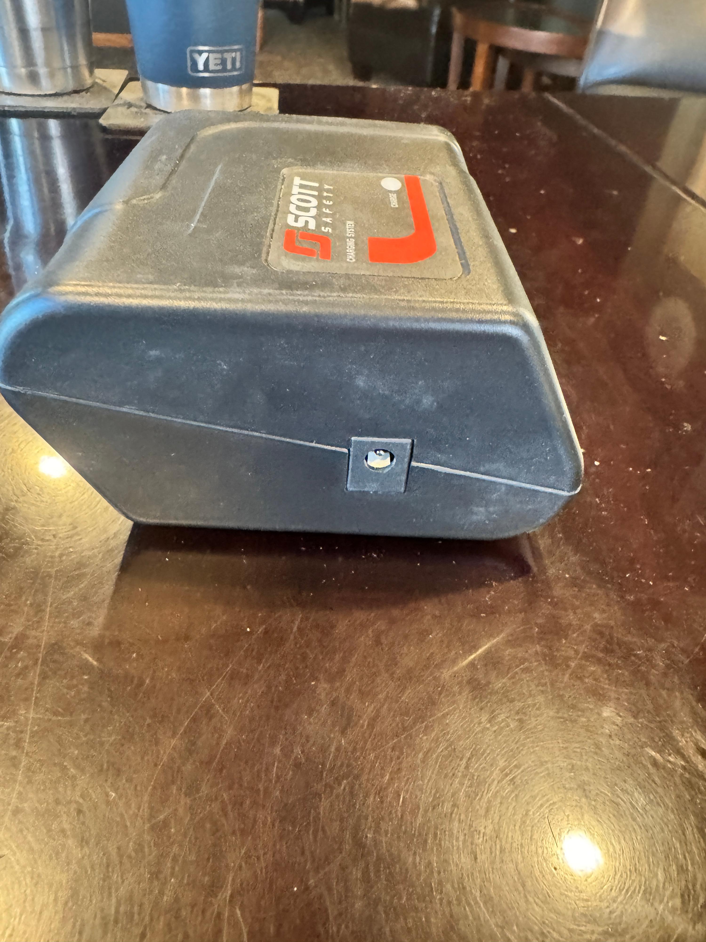 Scott Safety/ISG X380 Truck Charger - image 4