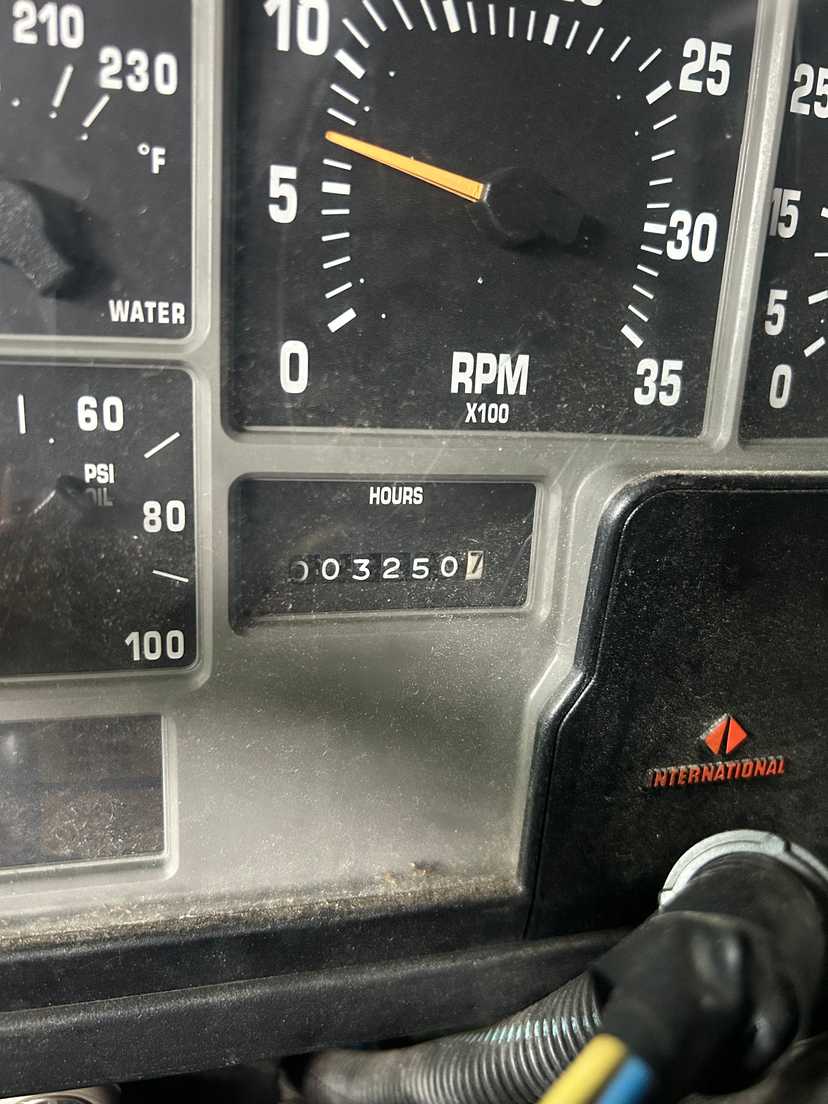 1994 International 4900 Heavy Rescue — photo 6