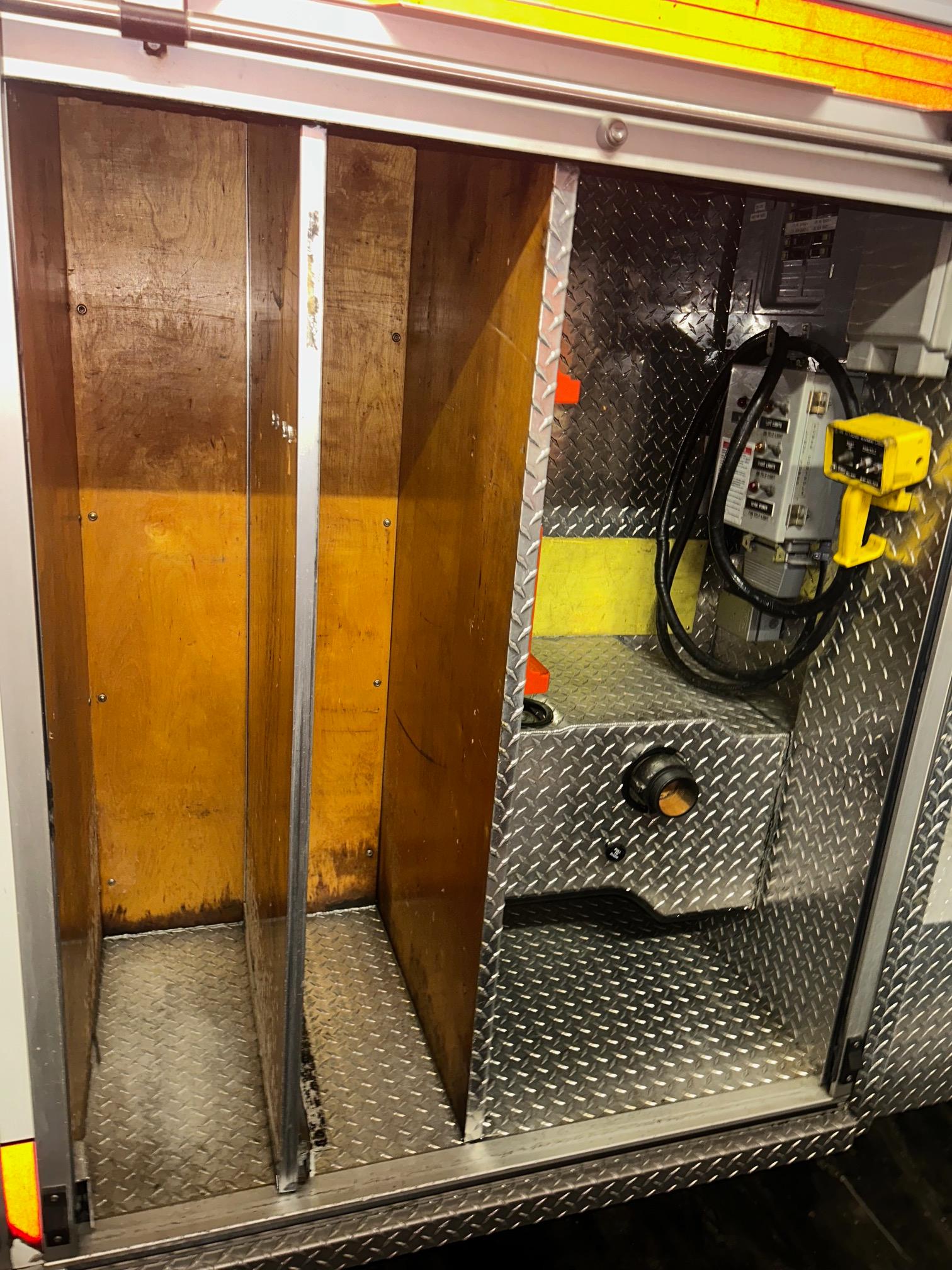 1994 International 4900 Heavy Rescue - image 23