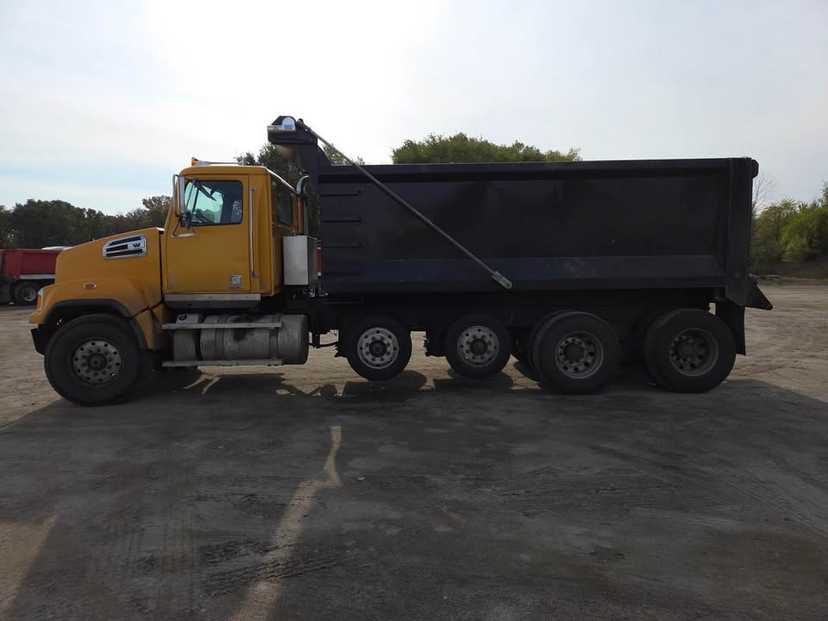 2016 Western Star 4700 Dump Truck