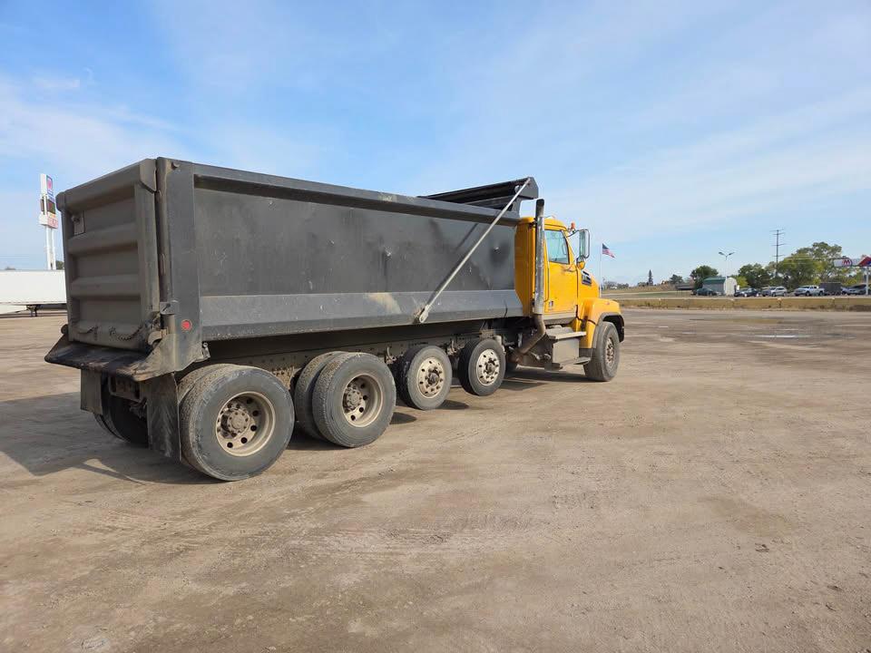 2016 Western Star 4700 Dump Truck - image 5