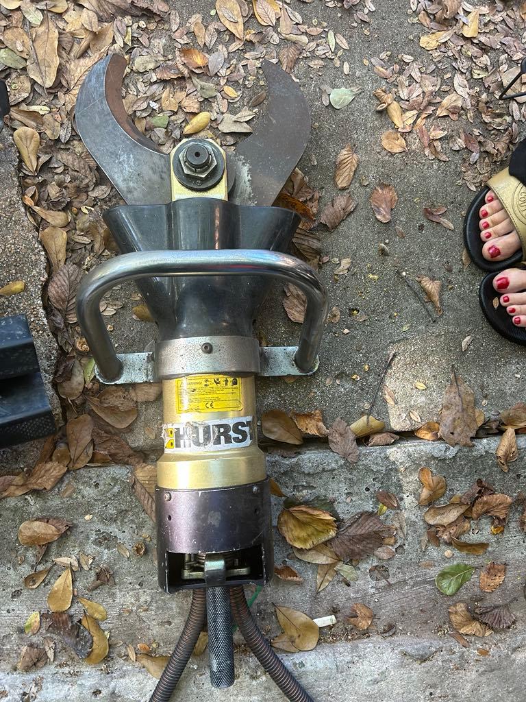 HURST hydraulic Cutter w/ generator 