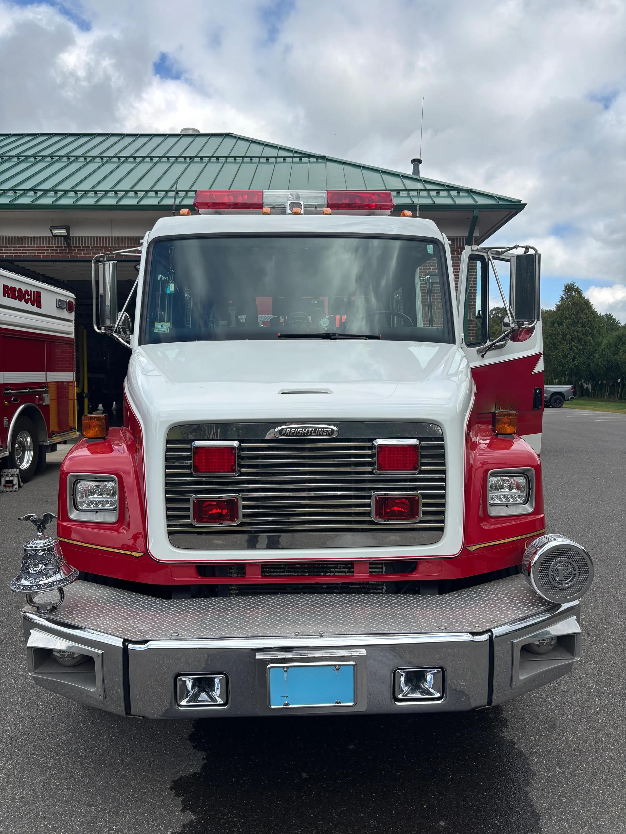 1998 Freightliner Pumper - image 2