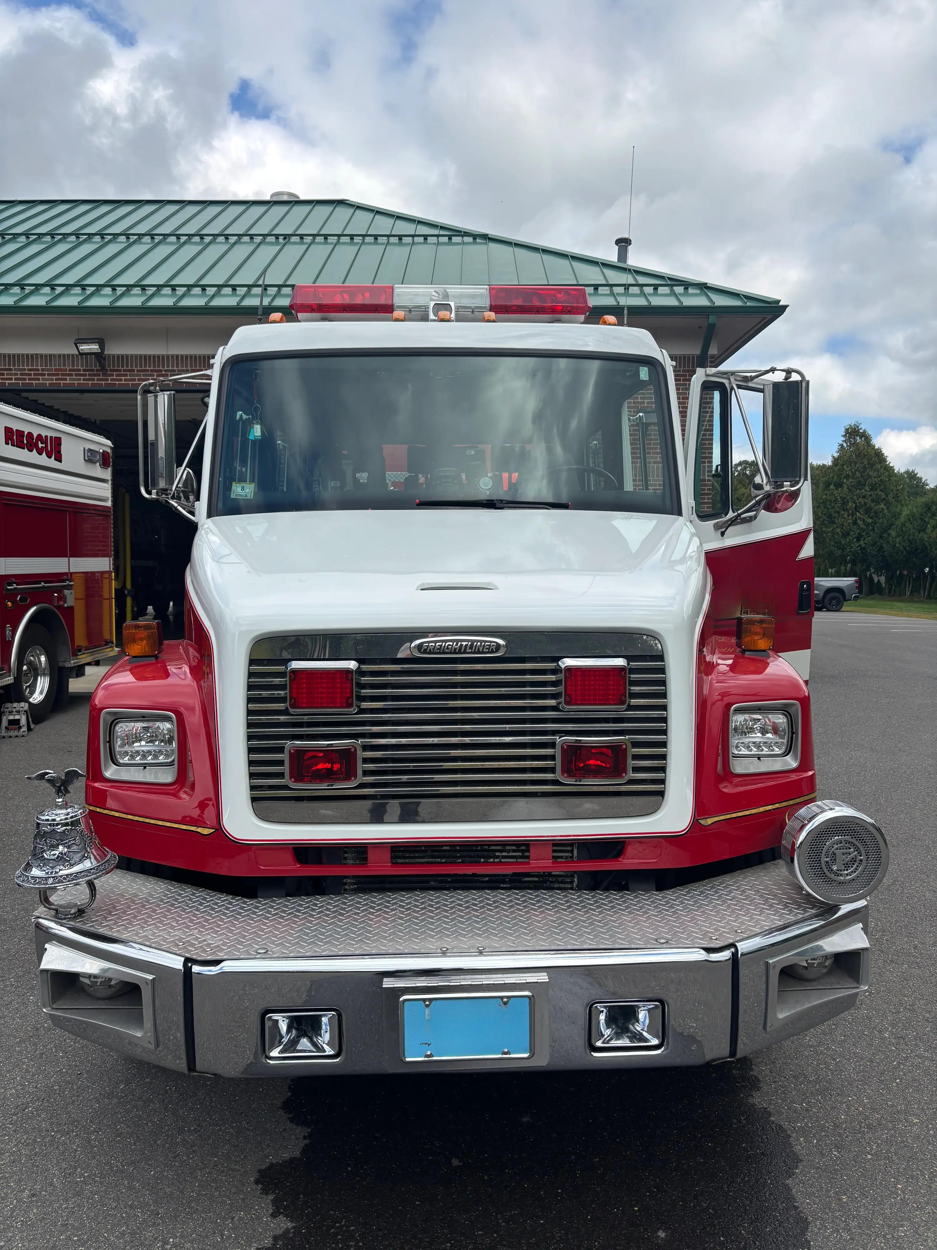 1998 Freightliner Pumper - image 2