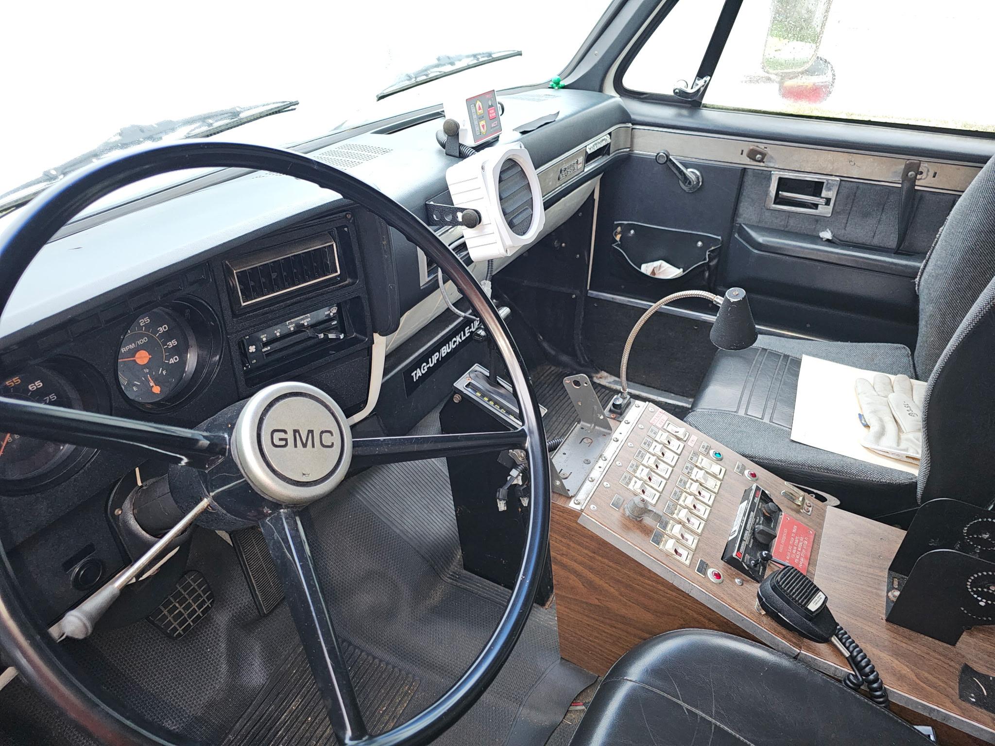 1990 GMC C7D Medium Rescue - image 4