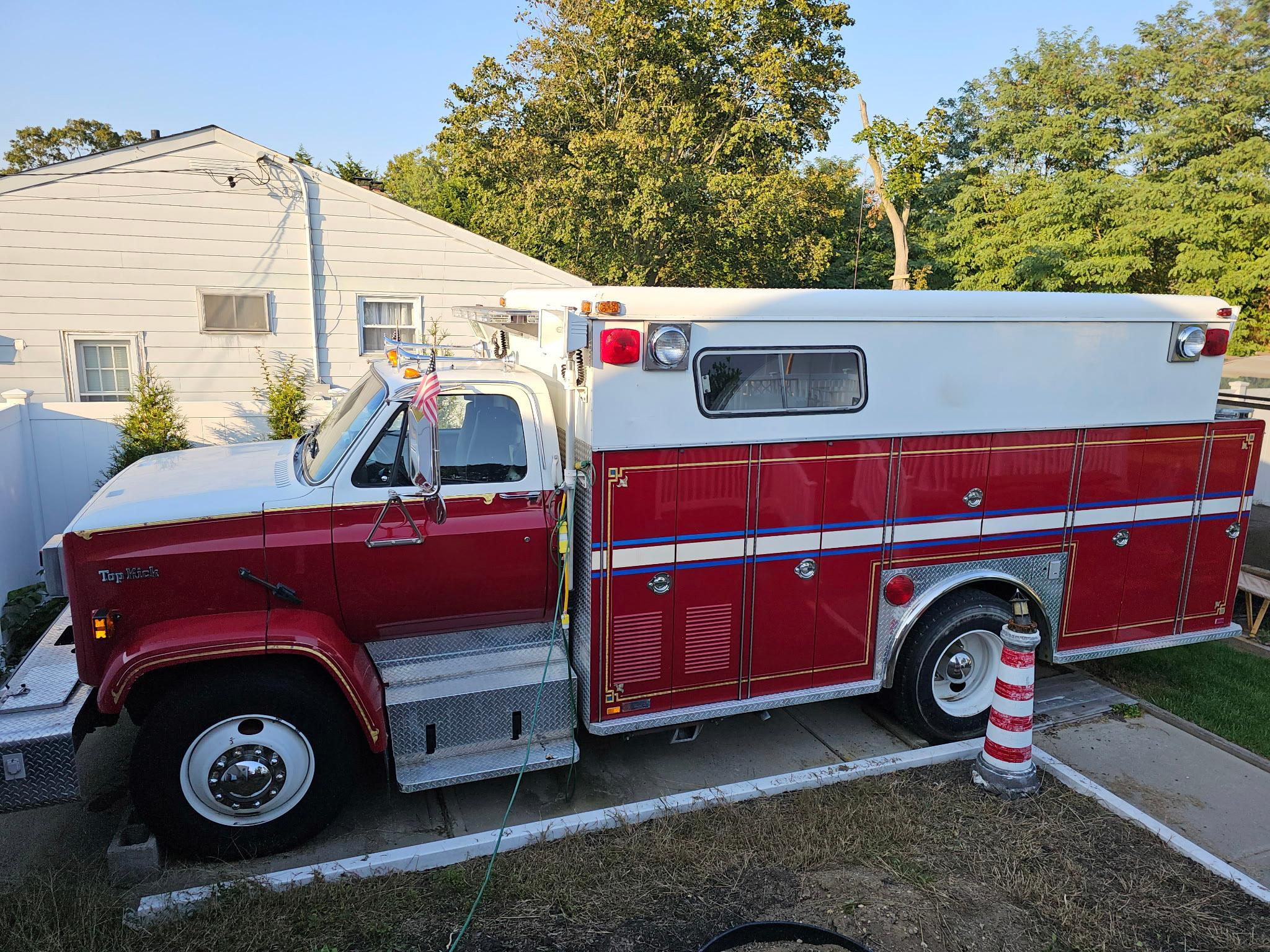 1990 GMC C7D Medium Rescue - image 1