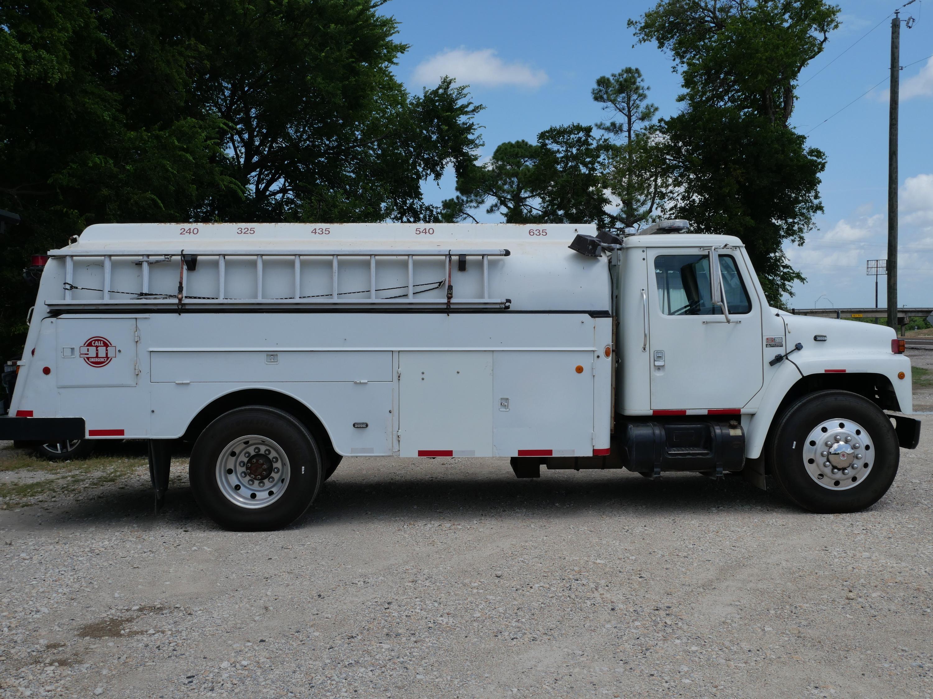 1986 International 2200 Gallon Tanker/Tender - image 7