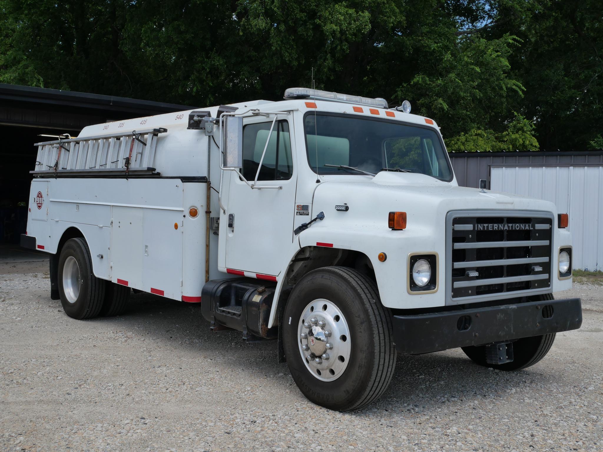 1986 International 2200 Gallon Tanker/Tender - image 5
