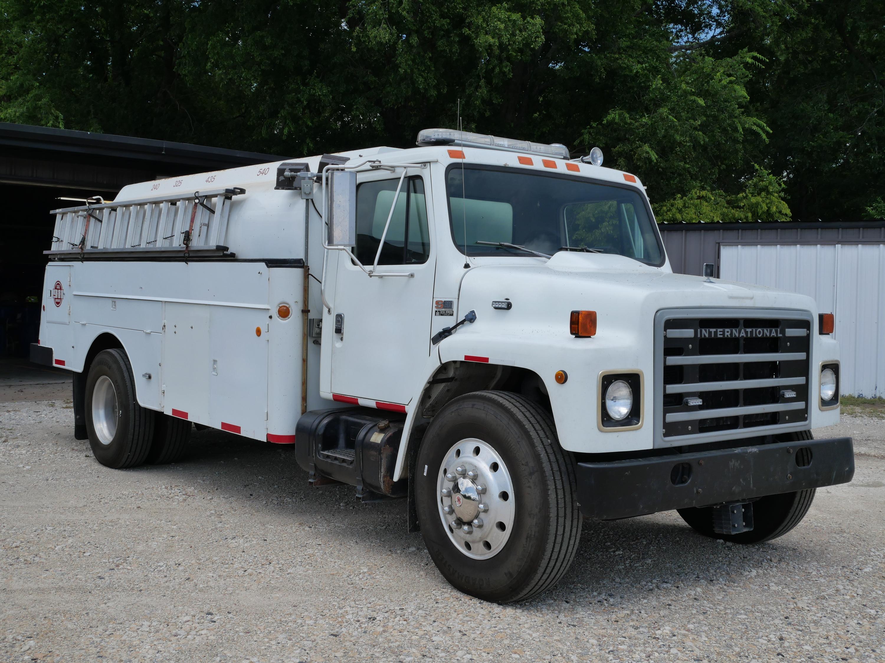 1986 International 2200 Gallon Tanker/Tender - image 5