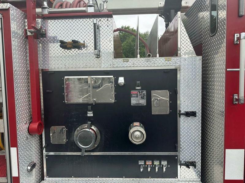 2009 Pierce 61 ft Sky boom - image 6