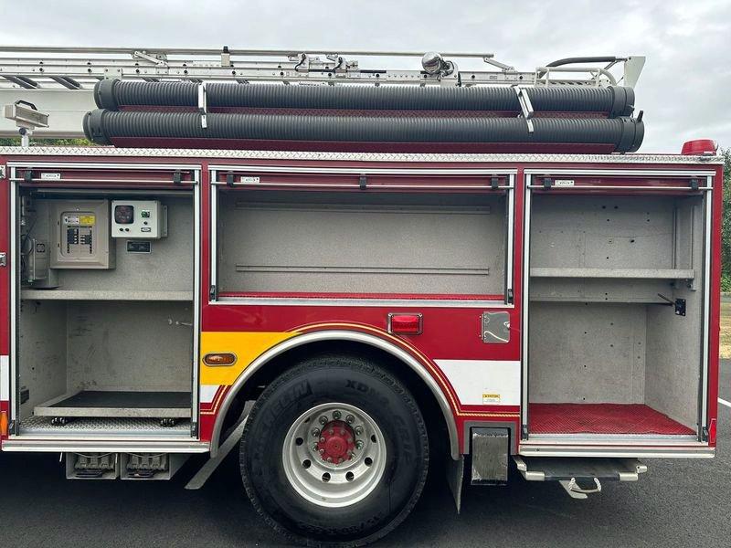 2009 Pierce 61 ft Sky boom - image 9