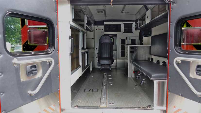 2016 Braun International Type I Ambulance — photo 8