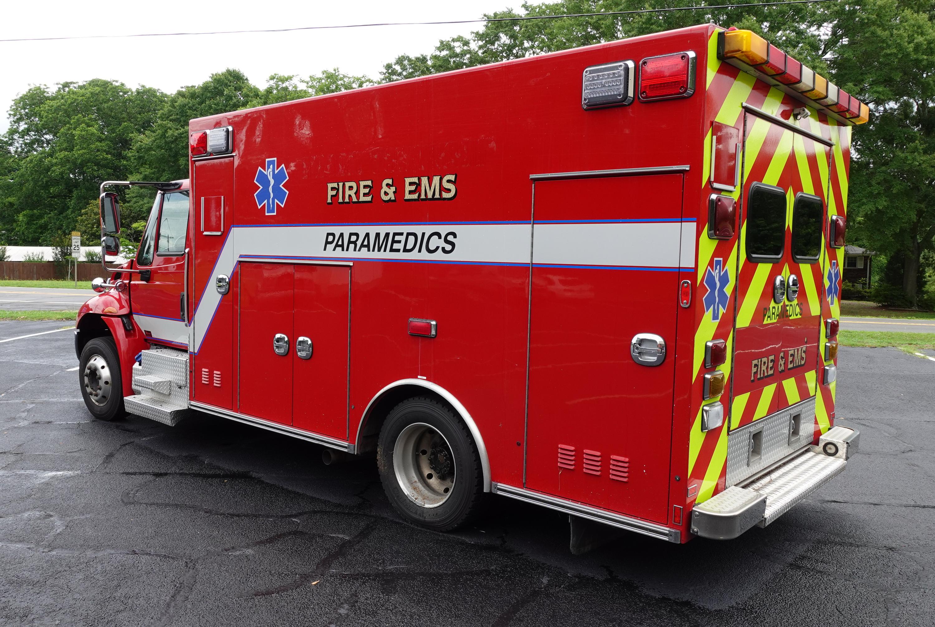 2016 Braun International Type I Ambulance - image 5