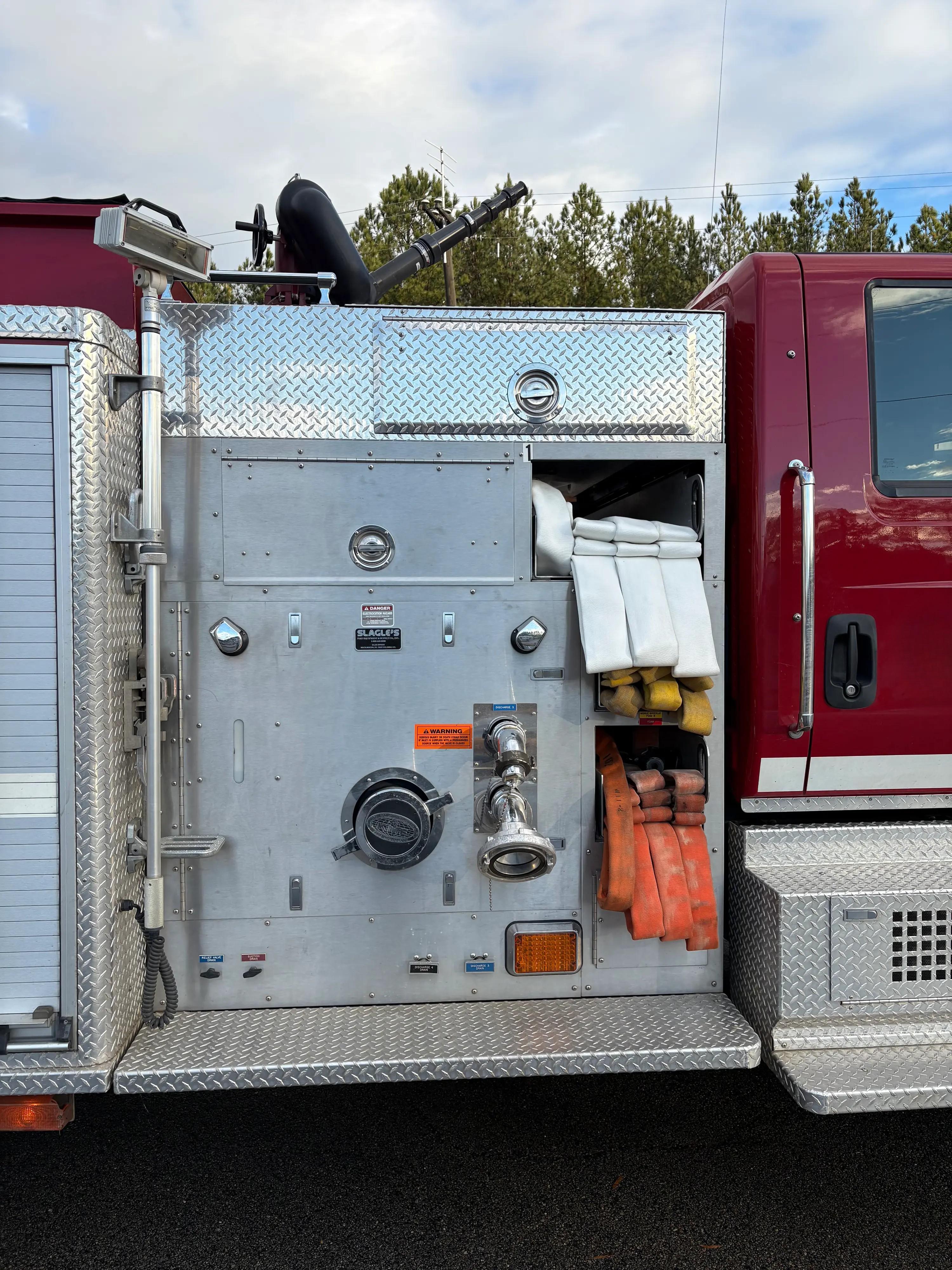 2004 KME International Pumper - image 9