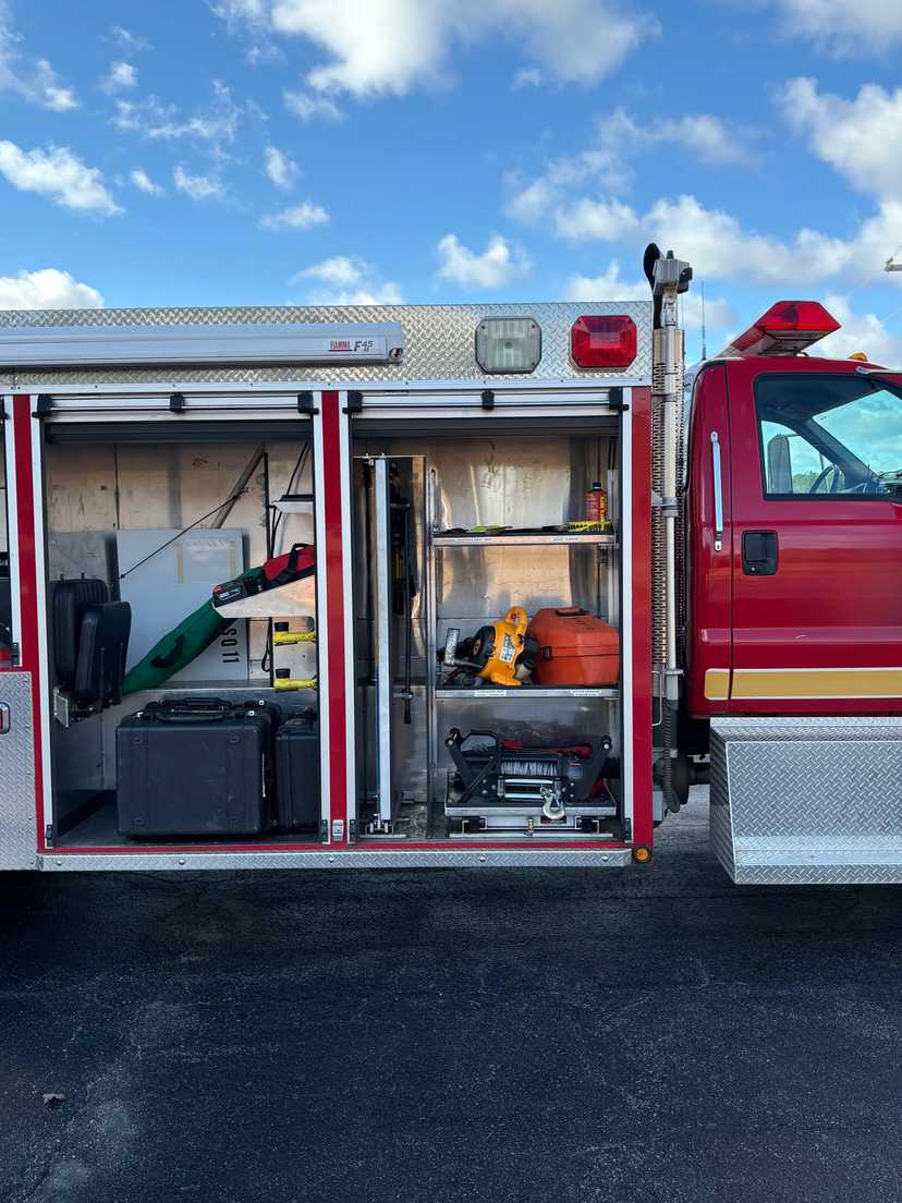2004 Ford F750 Squad — photo 4