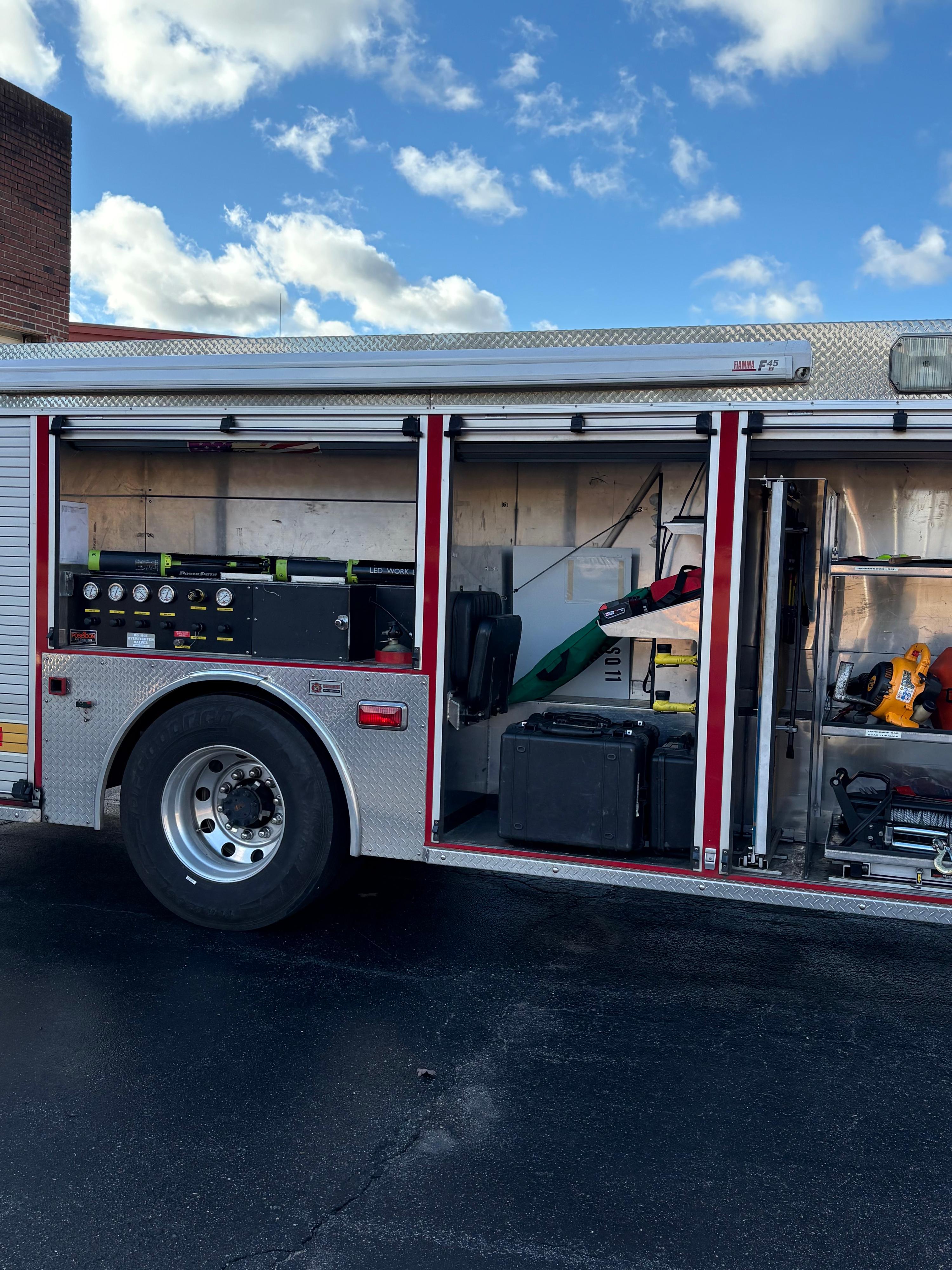 2004 Ford F750 Squad - image 10