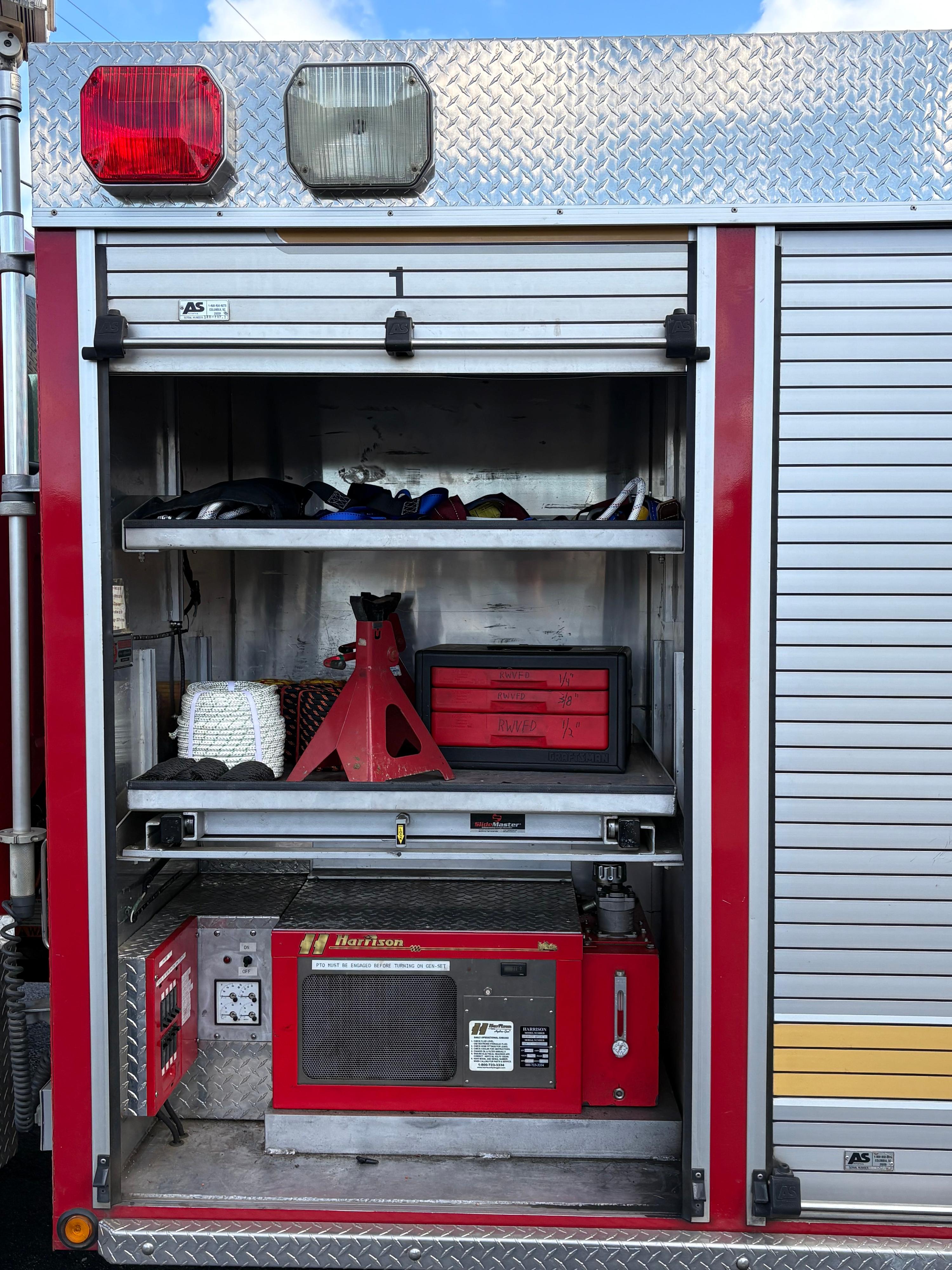 2004 Ford F750 Squad - image 14