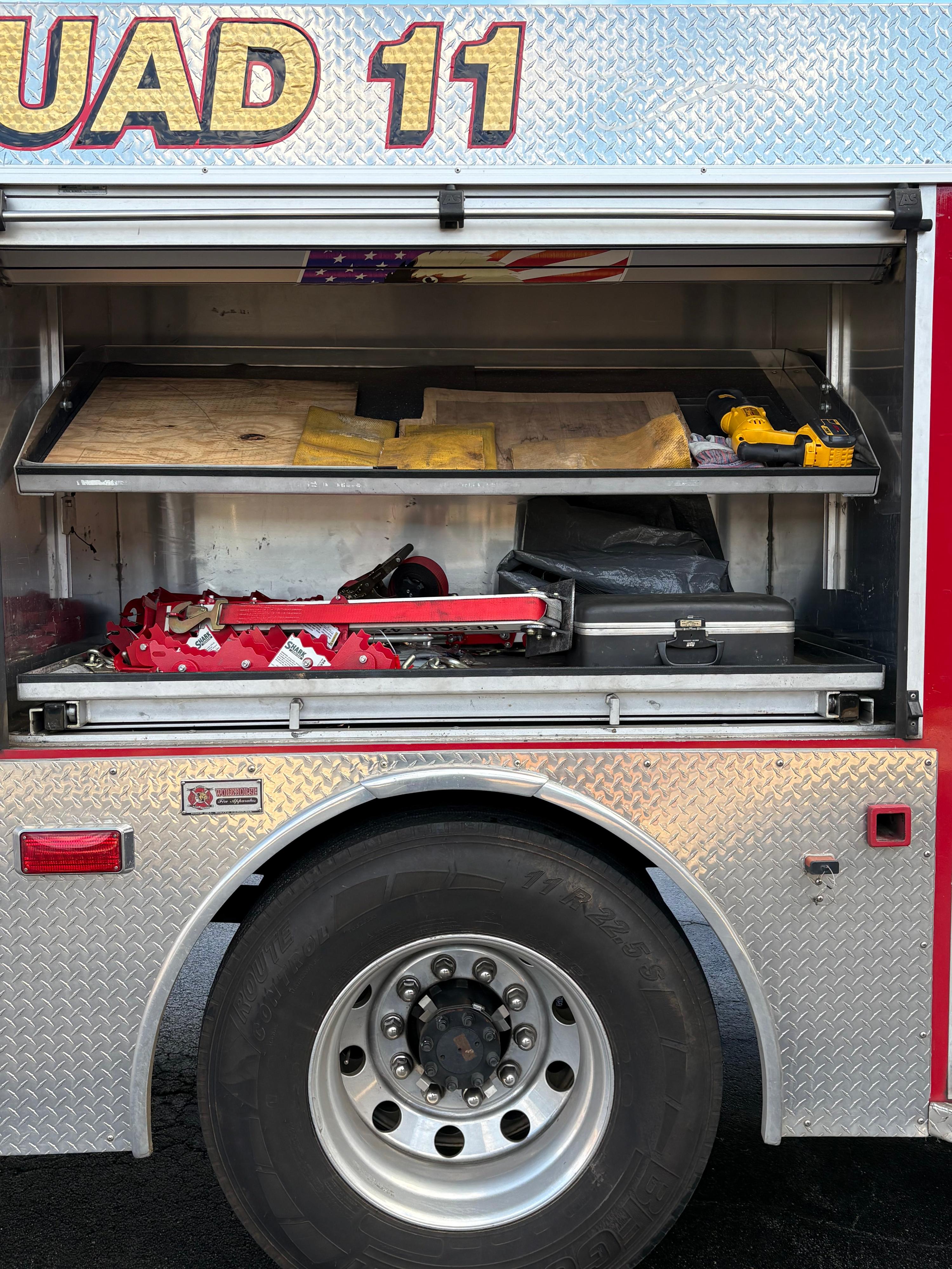 2004 Ford F750 Squad - image 12
