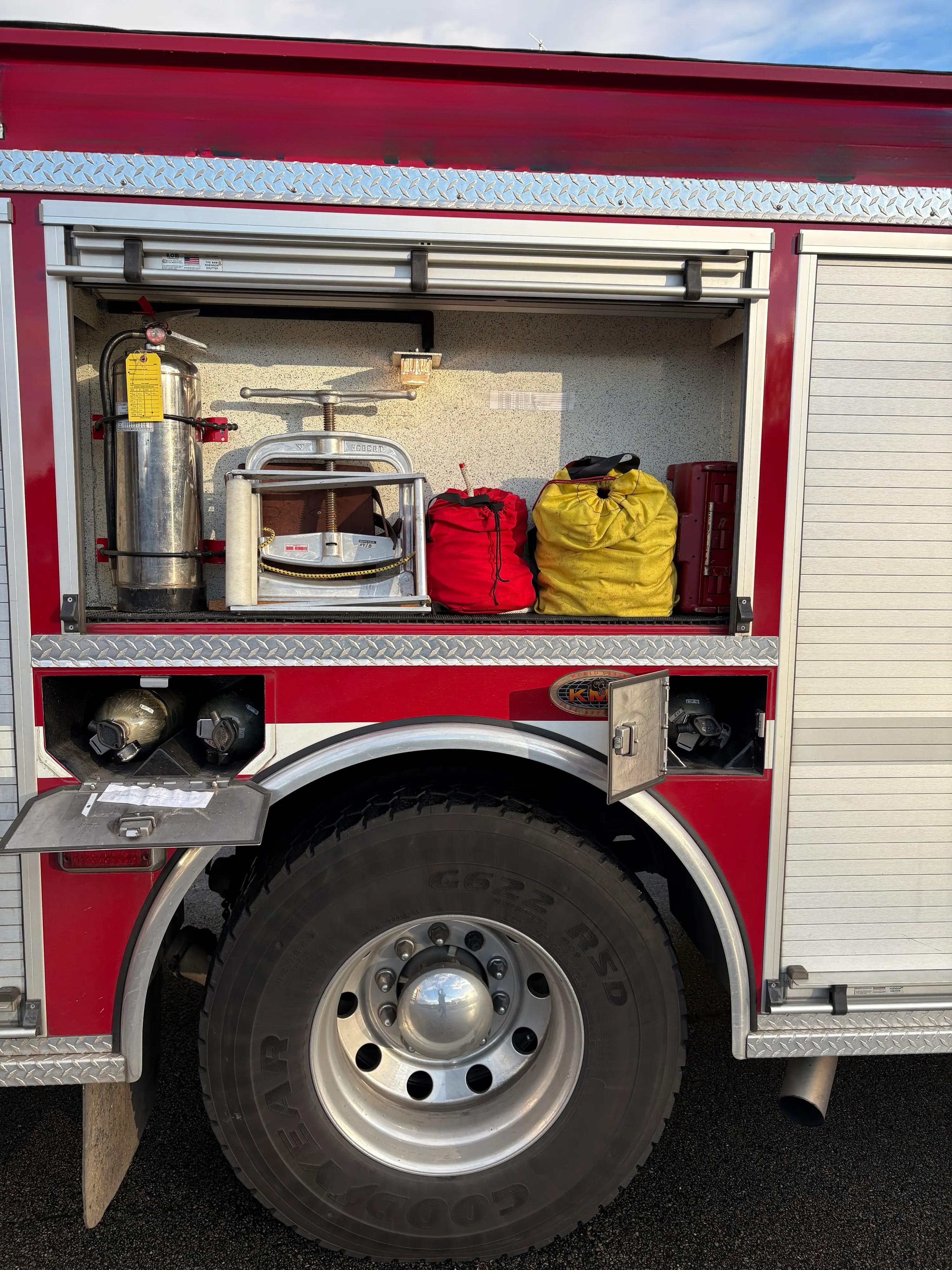 2004 KME International Pumper - image 7