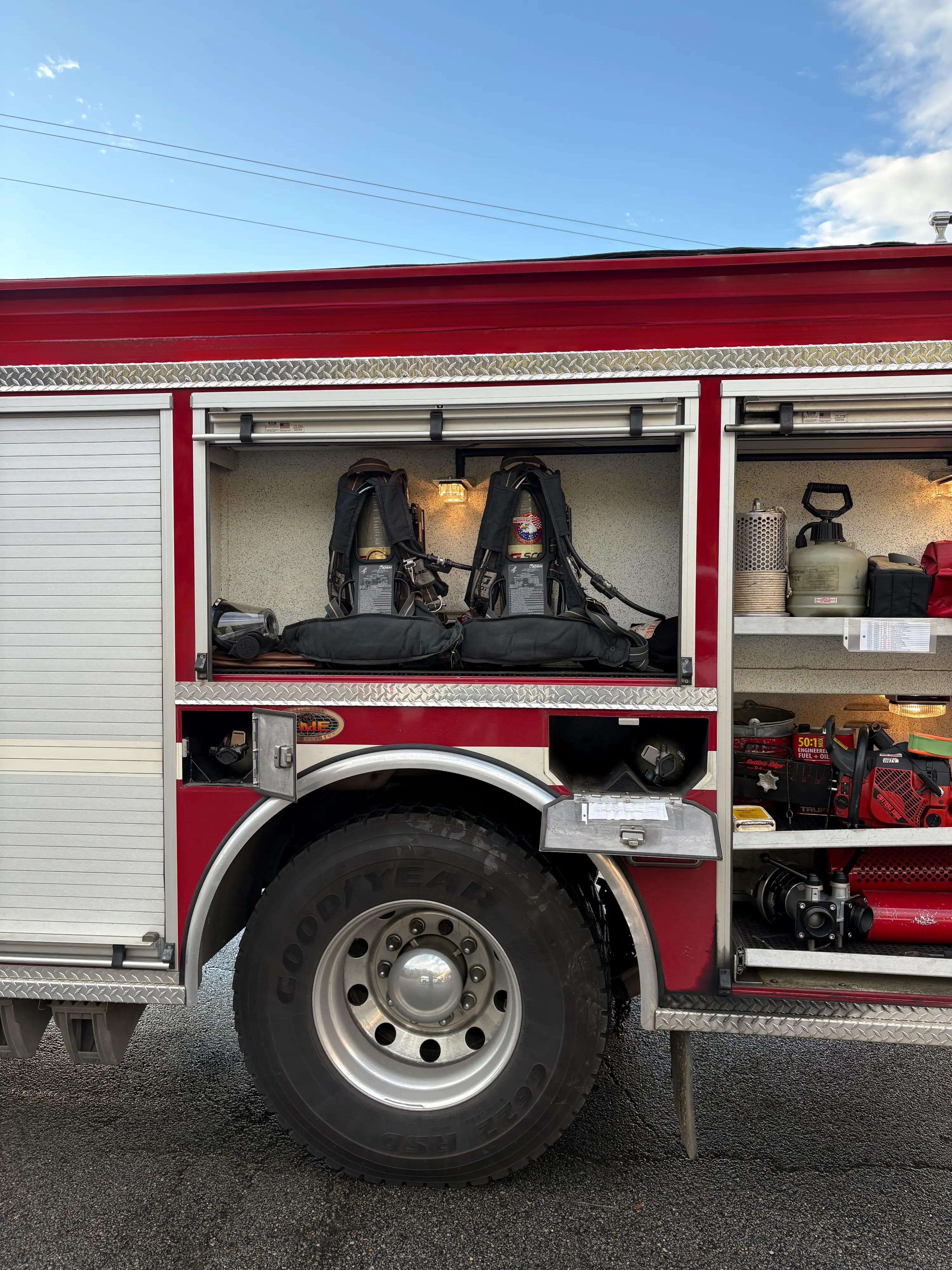 2004 KME International Pumper - image 13