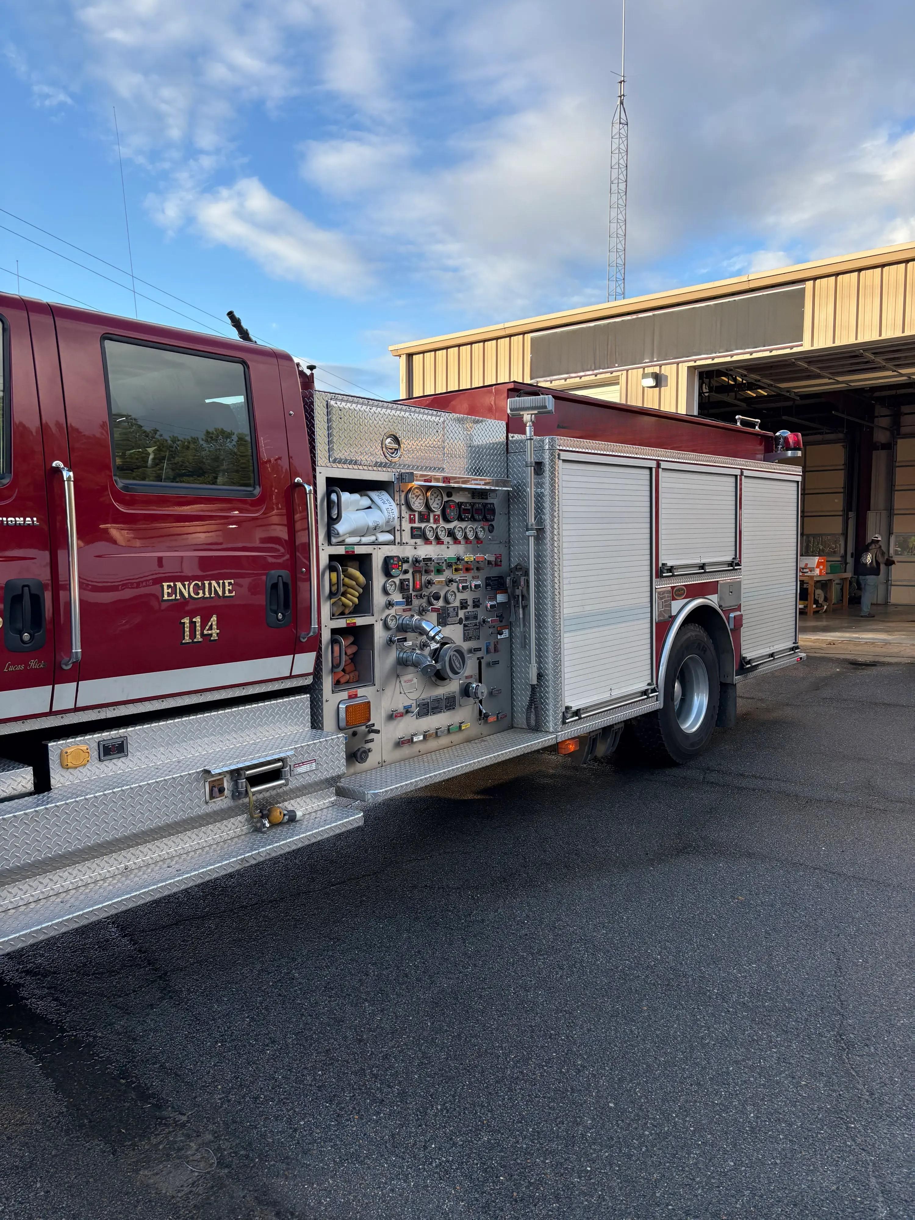 2004 KME International Pumper - image 2